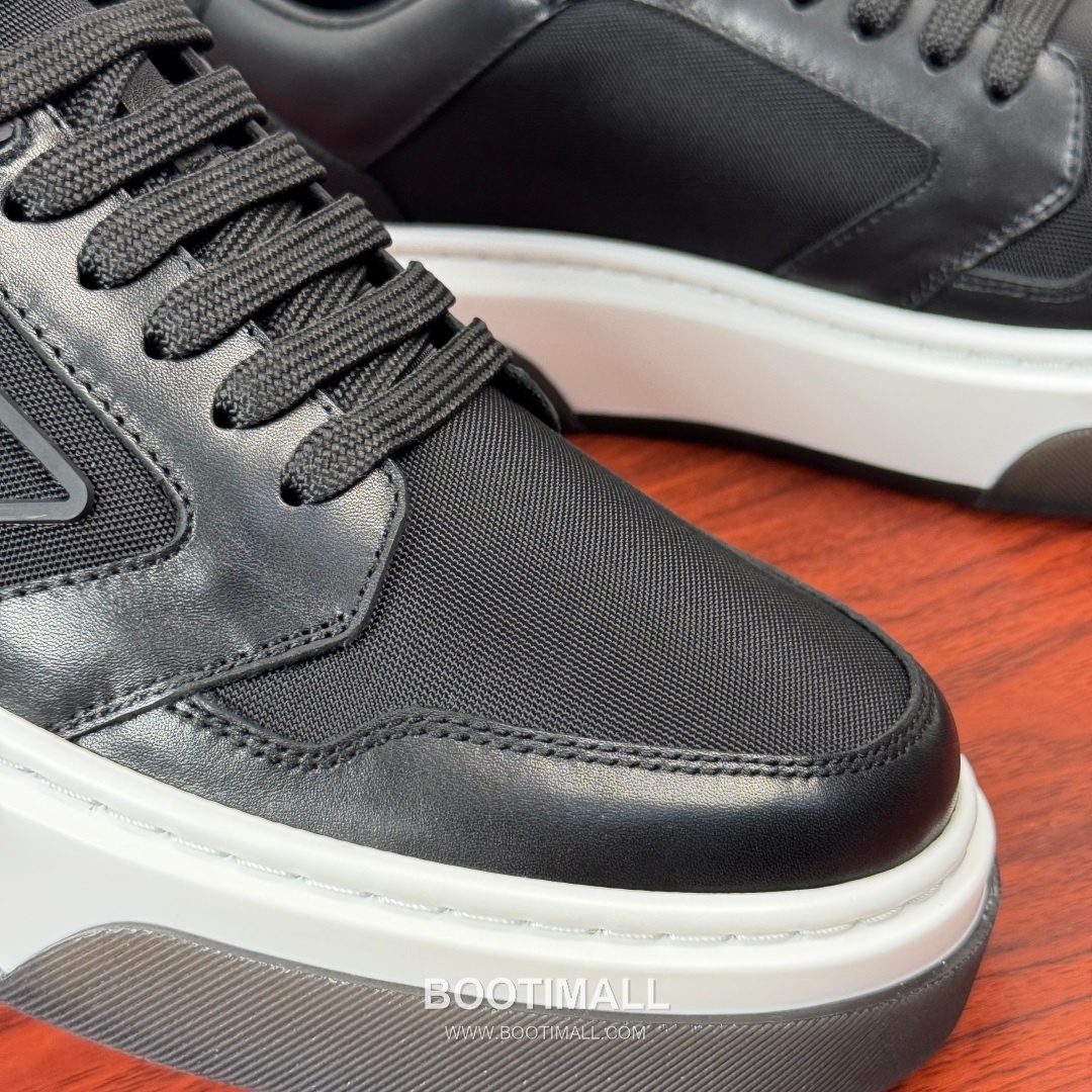 Prada Waxed Calfskin Mesh Patchwork Low Sneakers with Triangle Logo Detail 프라다 왁싱 카프스킨 메쉬 패치워크 로우 스니커즈 삼각 로고 디테일 4.5cm 5