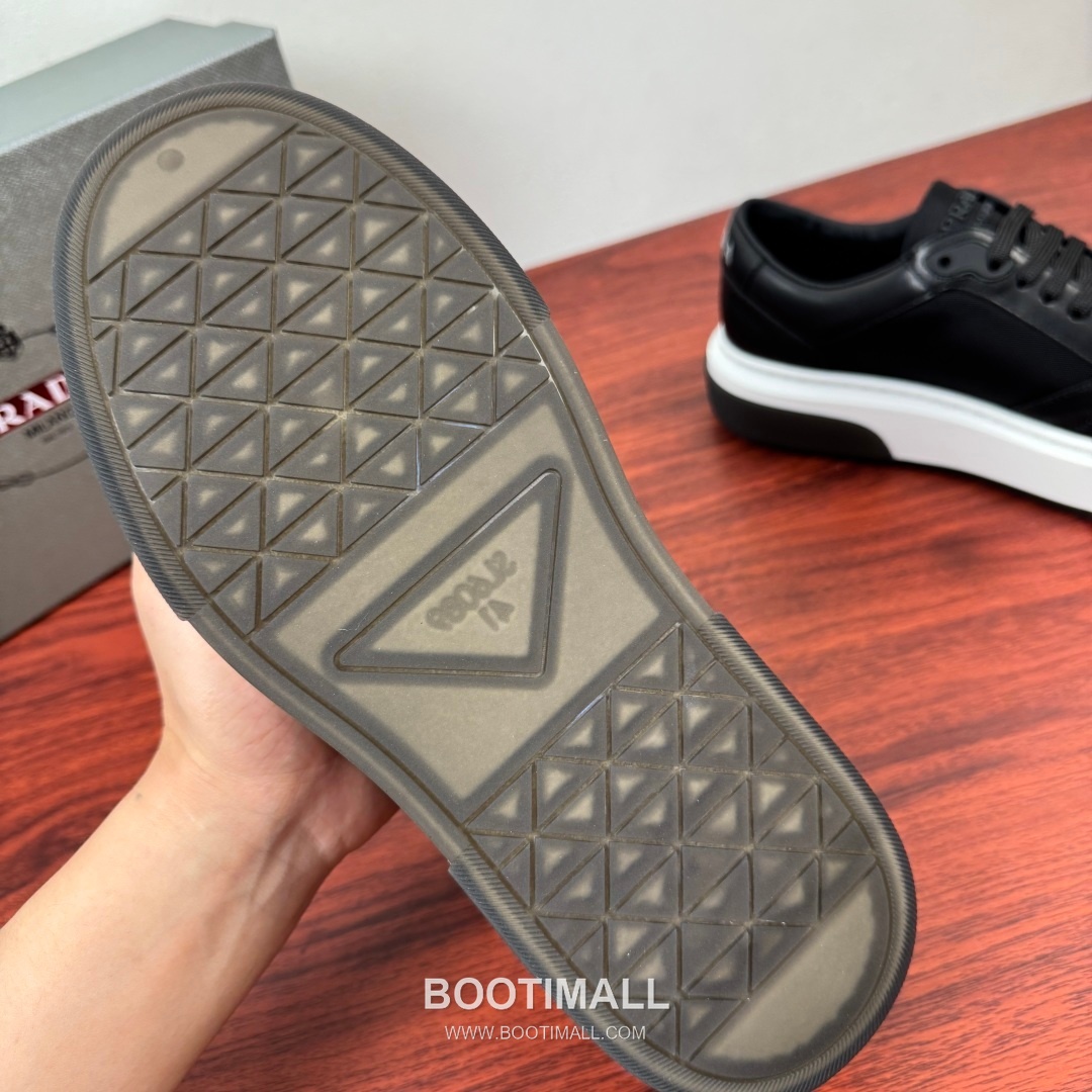 Prada Waxed Calfskin Mesh Patchwork Low Sneakers with Triangle Logo Detail 프라다 왁싱 카프스킨 메쉬 패치워크 로우 스니커즈 삼각 로고 디테일 4.5cm 9