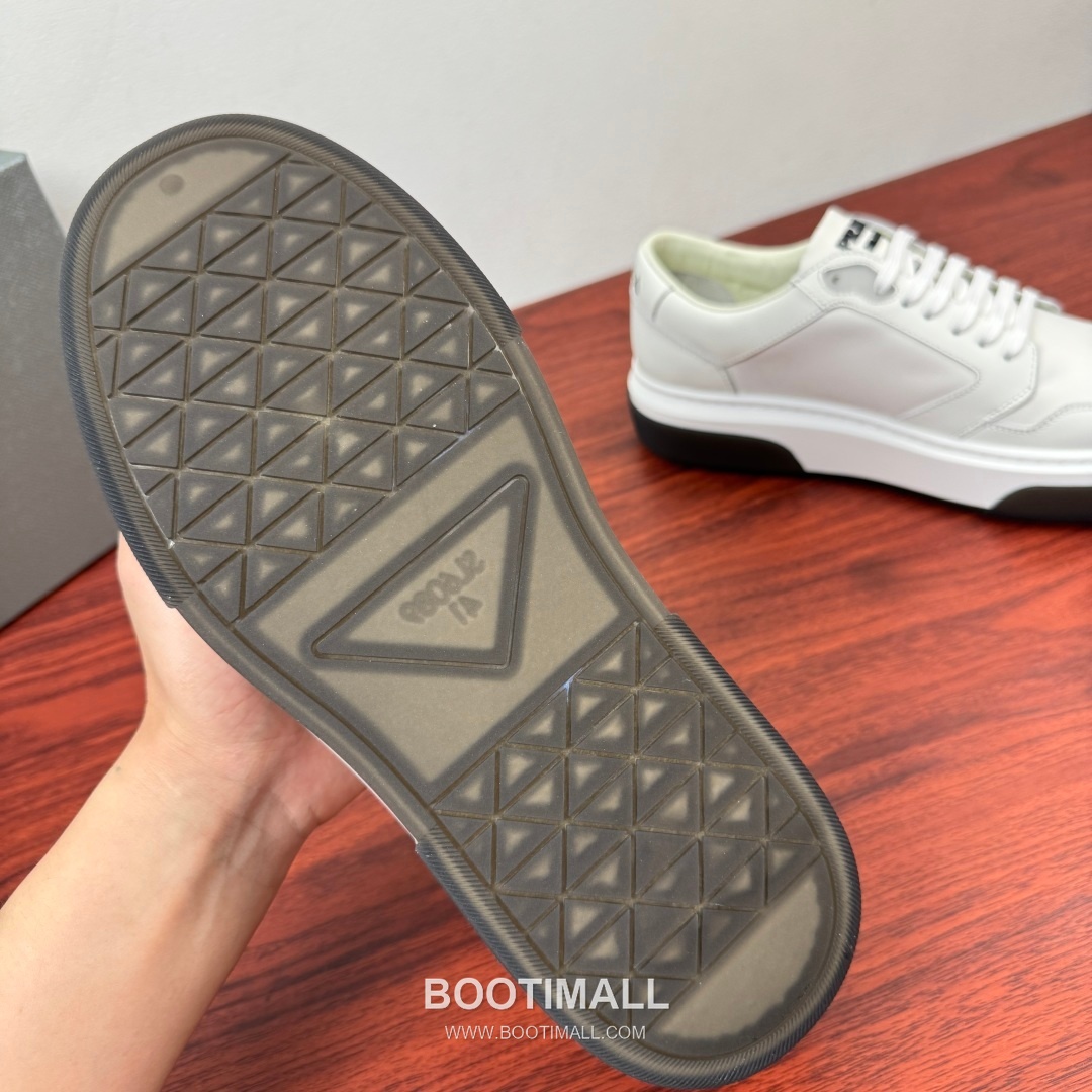 Prada Waxed Calfskin Mesh Patchwork Low Sneakers with Triangle Logo Detail 프라다 왁싱 카프스킨 메쉬 패치워크 로우 스니커즈 삼각 로고 디테일 4.5cm 9