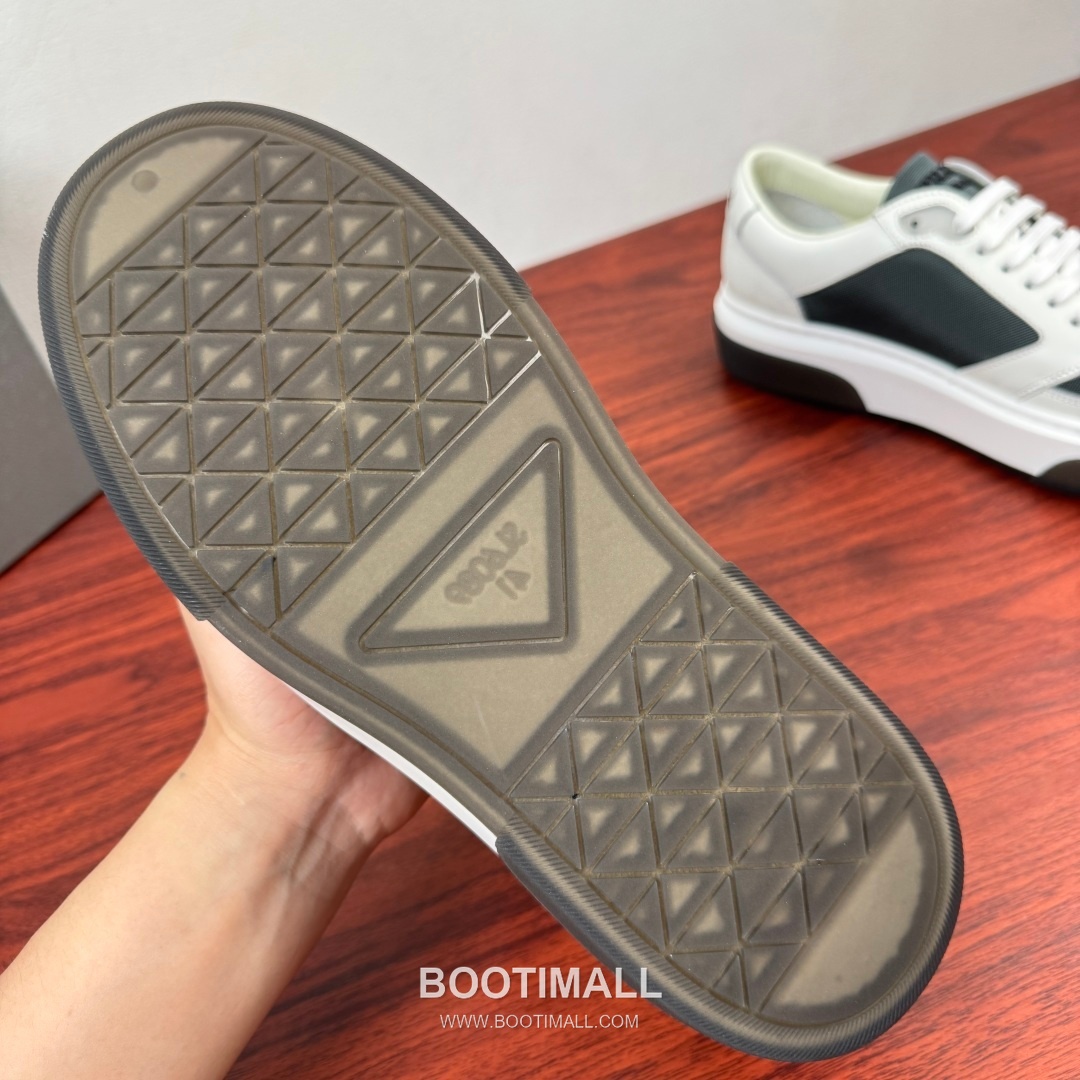 Prada Waxed Calfskin Mesh Patchwork Low Sneakers with Triangle Logo Detail 프라다 왁싱 카프스킨 메쉬 패치워크 로우 스니커즈 삼각 로고 디테일 4.5cm 9