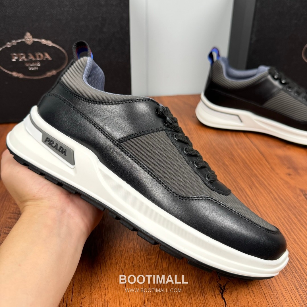 Prada Smooth Calfskin Nylon Low Sneakers with Metal Eyelet Logo Detail 프라다 스무스 카프스킨 나일론 로우 스니커즈 메탈 아일렛 로고 디테일 4.0cm 4