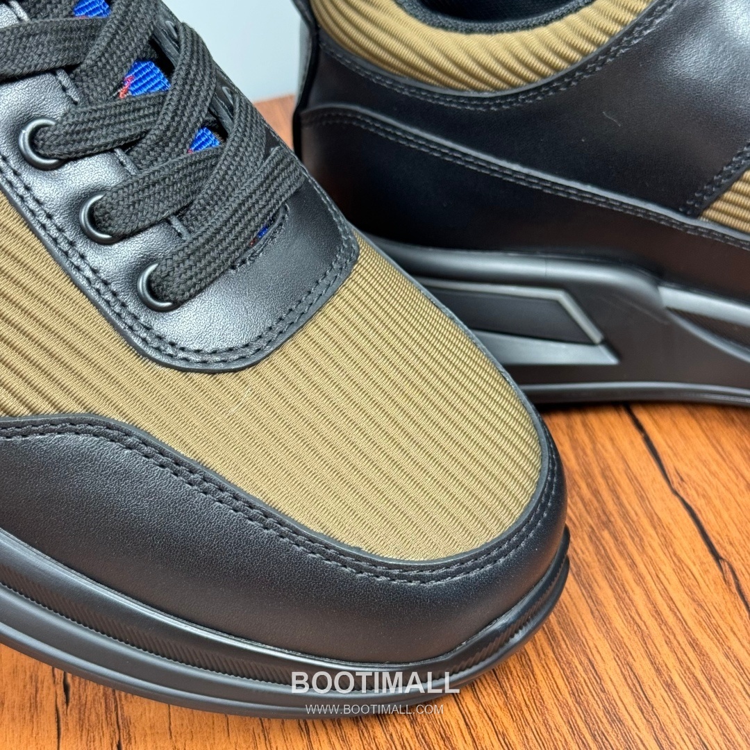 Prada Smooth Calfskin Nylon Low Sneakers with Metal Eyelet Logo Detail 프라다 스무스 카프스킨 나일론 로우 스니커즈 메탈 아일렛 로고 디테일 4.0cm 5