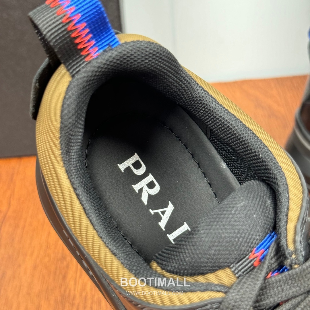 Prada Smooth Calfskin Nylon Low Sneakers with Metal Eyelet Logo Detail 프라다 스무스 카프스킨 나일론 로우 스니커즈 메탈 아일렛 로고 디테일 4.0cm 7