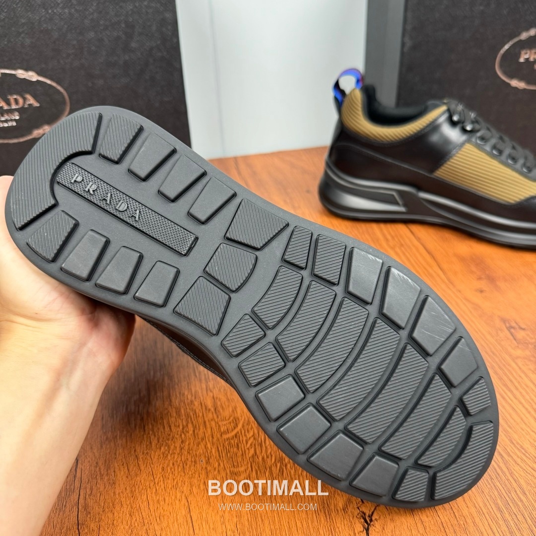 Prada Smooth Calfskin Nylon Low Sneakers with Metal Eyelet Logo Detail 프라다 스무스 카프스킨 나일론 로우 스니커즈 메탈 아일렛 로고 디테일 4.0cm 9