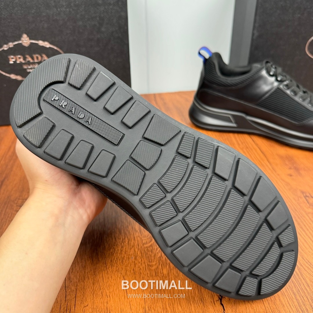 Prada Smooth Calfskin Nylon Low Sneakers with Metal Eyelet Logo Detail 프라다 스무스 카프스킨 나일론 로우 스니커즈 메탈 아일렛 로고 디테일 4.0cm 9