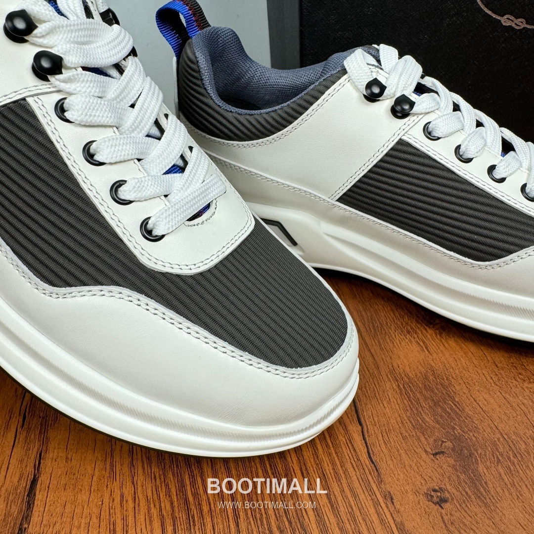 Prada Smooth Calfskin Nylon Low Sneakers with Metal Eyelet Logo Detail 프라다 스무스 카프스킨 나일론 로우 스니커즈 메탈 아일렛 로고 디테일 4.0cm 5