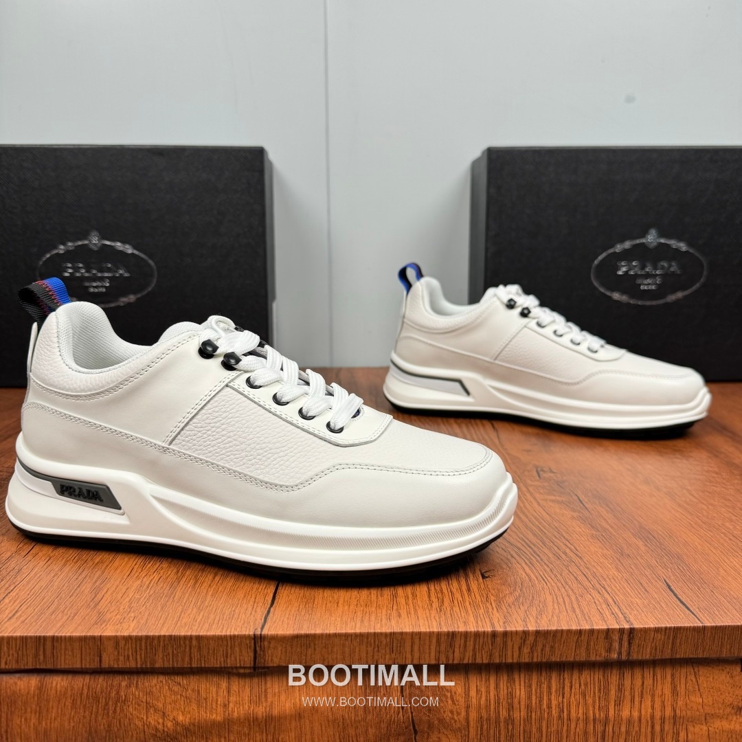 Prada Smooth Calfskin Nylon Low Sneakers with Metal Eyelet Logo Detail 프라다 스무스 카프스킨 나일론 로우 스니커즈 메탈 아일렛 로고 디테일 4.0cm 1
