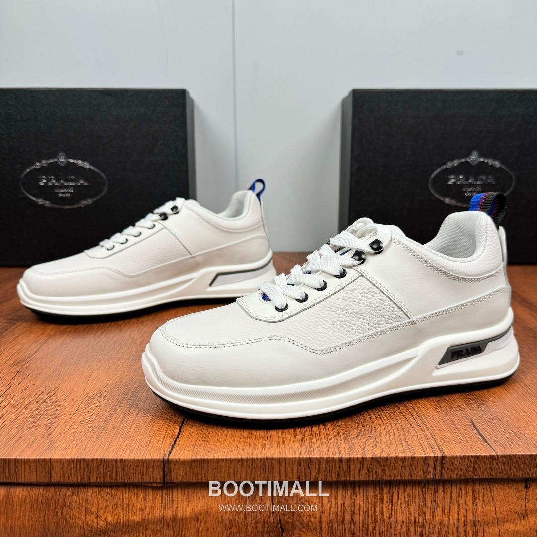 Prada Smooth Calfskin Nylon Low Sneakers with Metal Eyelet Logo Detail 프라다 스무스 카프스킨 나일론 로우 스니커즈 메탈 아일렛 로고 디테일 4.0cm 3