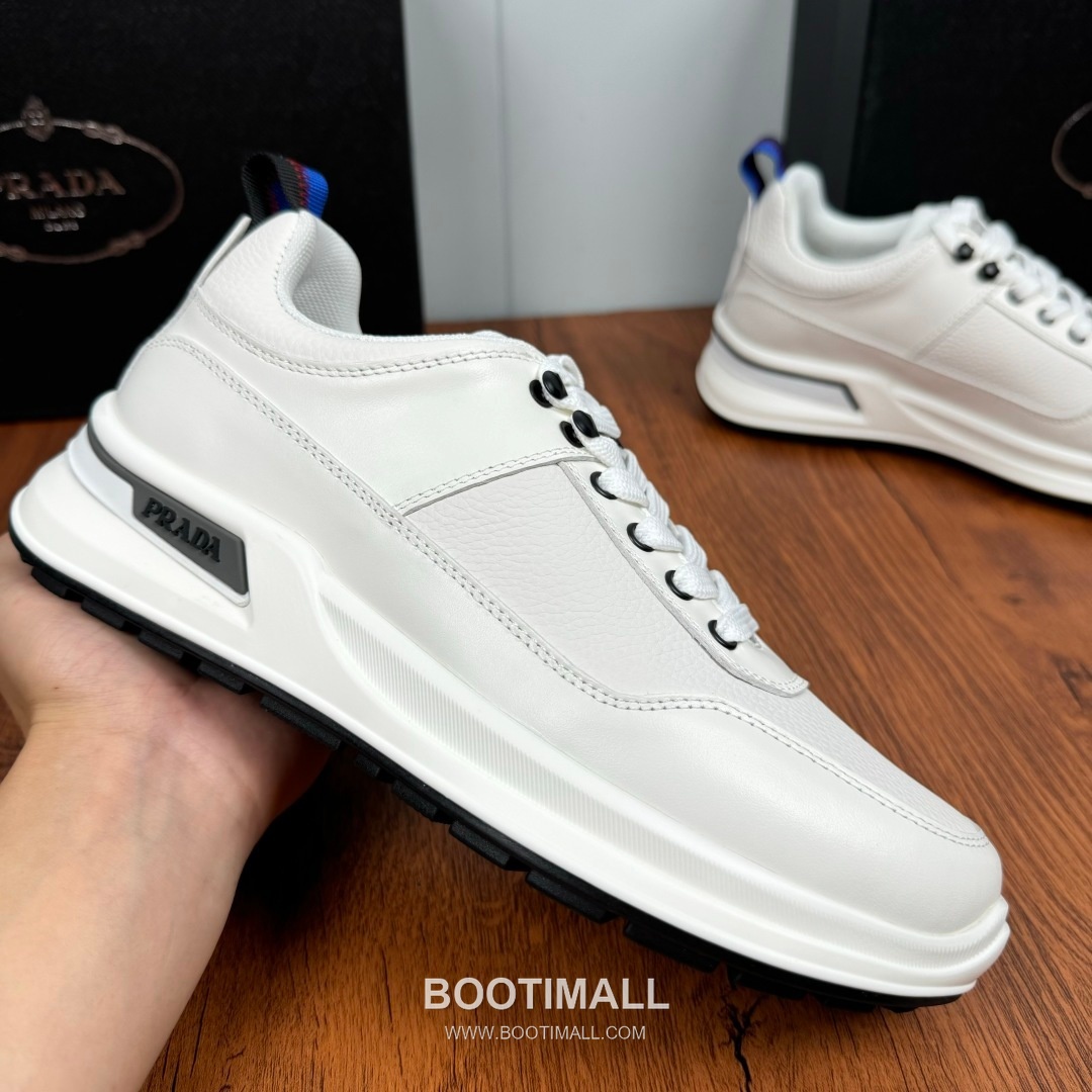 Prada Smooth Calfskin Nylon Low Sneakers with Metal Eyelet Logo Detail 프라다 스무스 카프스킨 나일론 로우 스니커즈 메탈 아일렛 로고 디테일 4.0cm 4