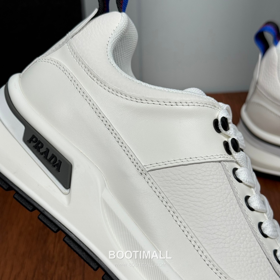 Prada Smooth Calfskin Nylon Low Sneakers with Metal Eyelet Logo Detail 프라다 스무스 카프스킨 나일론 로우 스니커즈 메탈 아일렛 로고 디테일 4.0cm 6