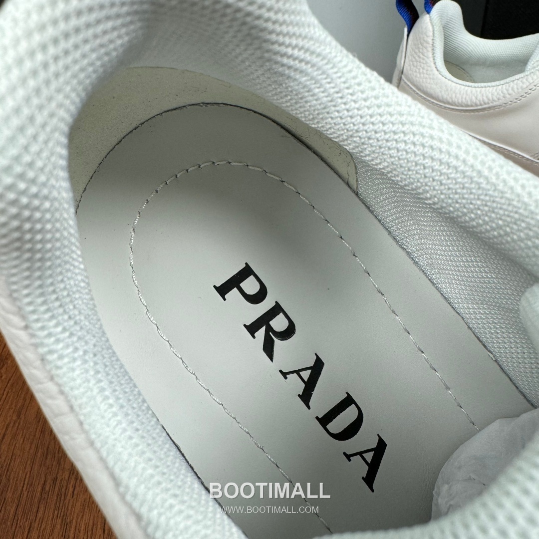 Prada Smooth Calfskin Nylon Low Sneakers with Metal Eyelet Logo Detail 프라다 스무스 카프스킨 나일론 로우 스니커즈 메탈 아일렛 로고 디테일 4.0cm 7