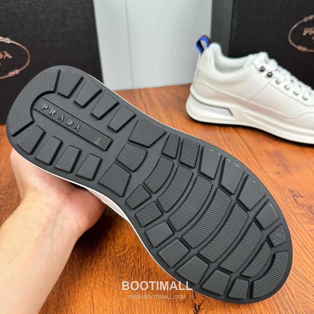 Prada Smooth Calfskin Nylon Low Sneakers with Metal Eyelet Logo Detail 프라다 스무스 카프스킨 나일론 로우 스니커즈 메탈 아일렛 로고 디테일 4.0cm 9