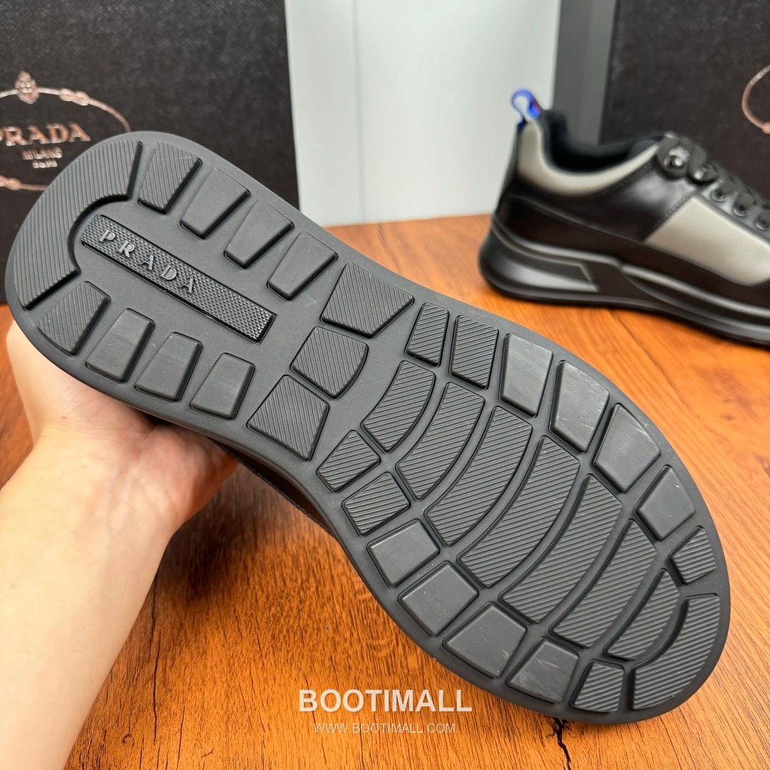 Prada Smooth Calfskin Nylon Low Sneakers with Metal Eyelet Logo Detail 프라다 스무스 카프스킨 나일론 로우 스니커즈 메탈 아일렛 로고 디테일 4.0cm 9