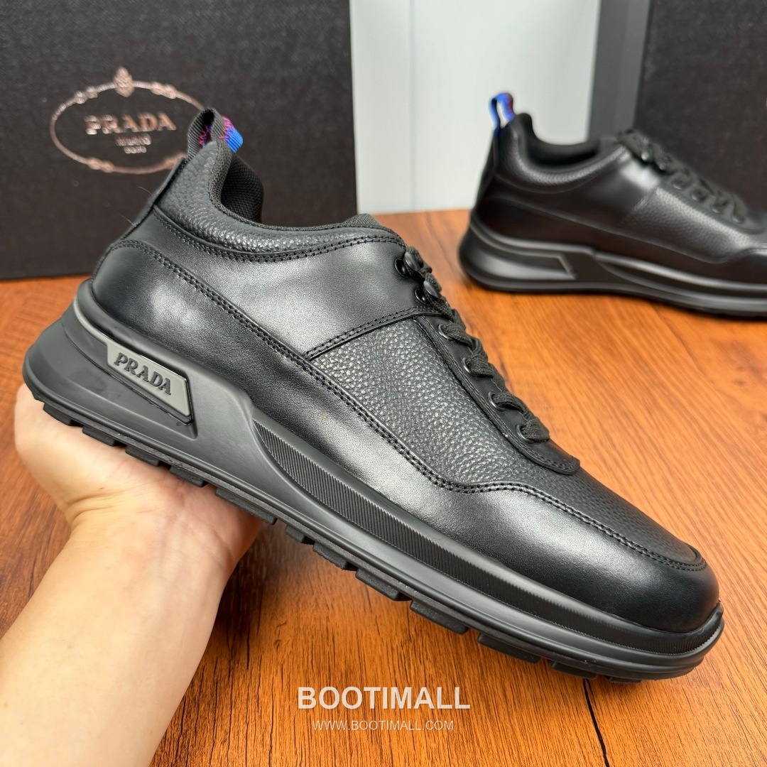 Prada Smooth Calfskin Nylon Low Sneakers with Metal Eyelet Logo Detail 프라다 스무스 카프스킨 나일론 로우 스니커즈 메탈 아일렛 로고 디테일 4.0cm 4
