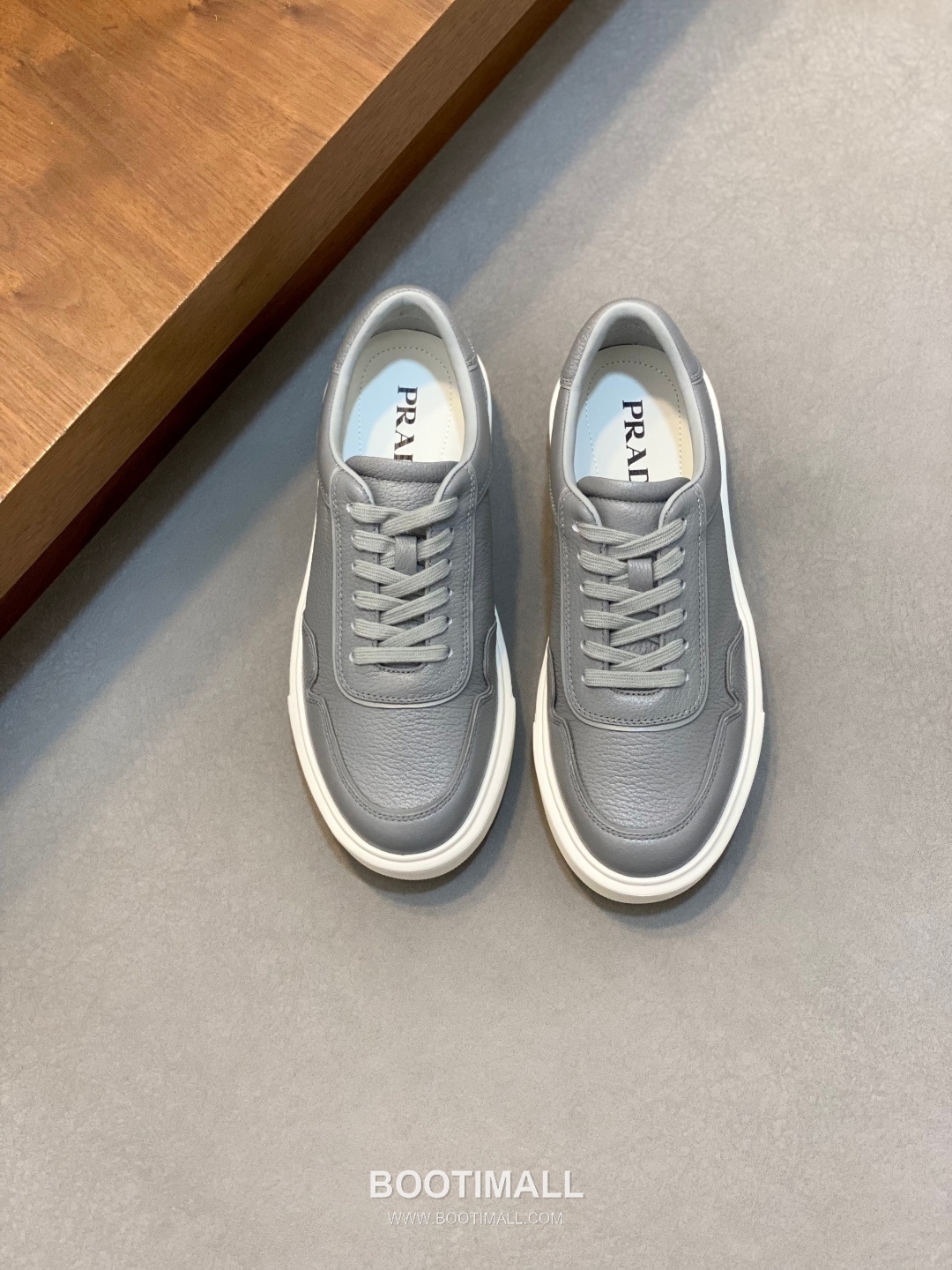 Prada Water Dyed Calfskin Low Sneakers with Logo Detail 프라다 워터염색 카프스킨 로우 스니커즈 로고 디테일 4.0cm 1