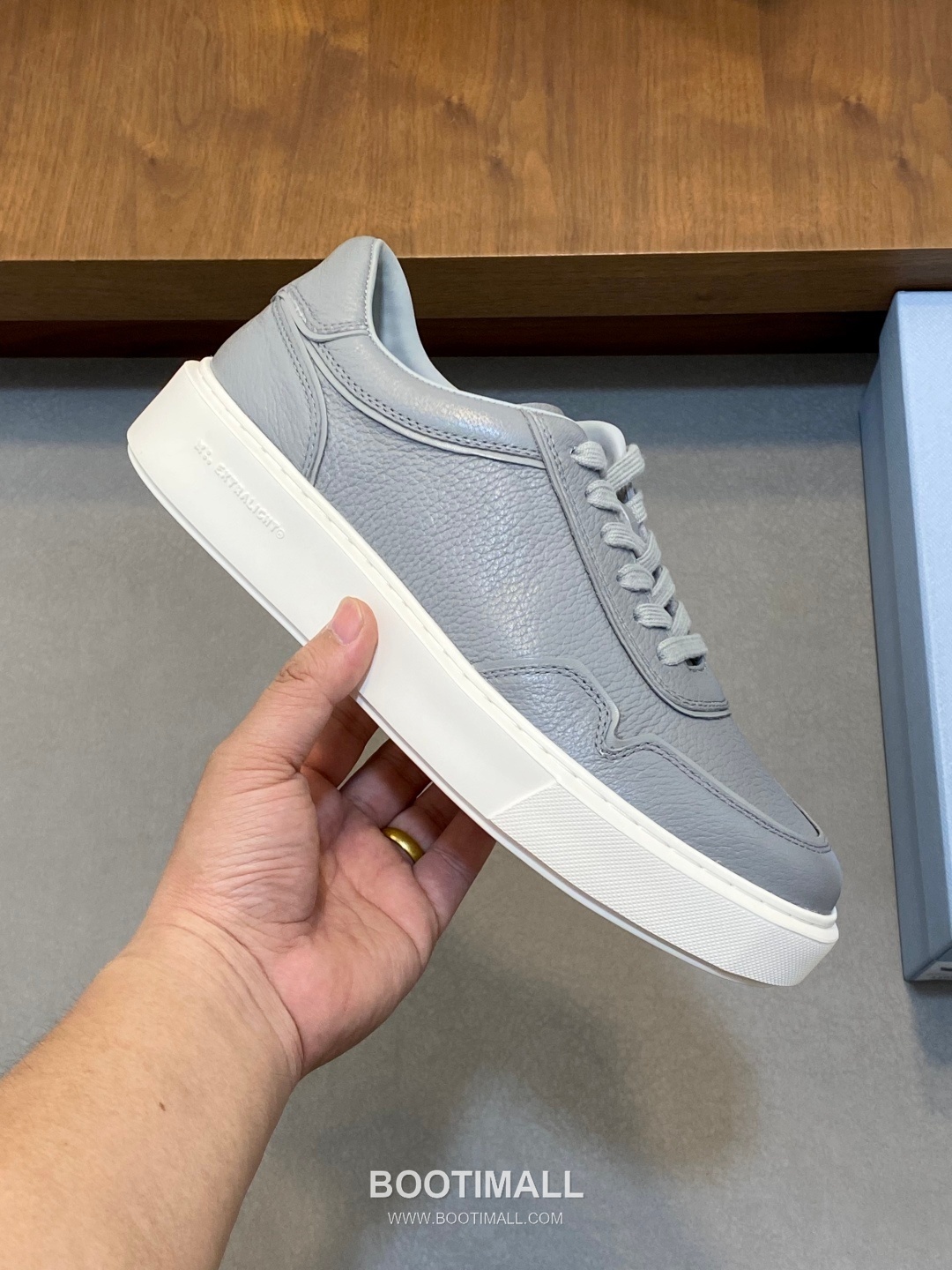 Prada Water Dyed Calfskin Low Sneakers with Logo Detail 프라다 워터염색 카프스킨 로우 스니커즈 로고 디테일 4.0cm 4