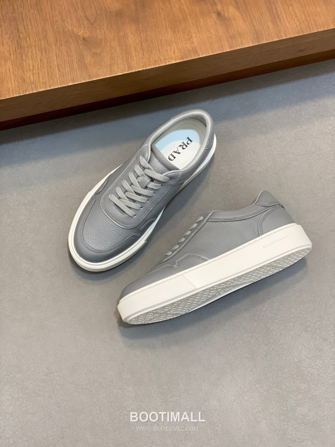 Prada Water Dyed Calfskin Low Sneakers with Logo Detail 프라다 워터염색 카프스킨 로우 스니커즈 로고 디테일 4.0cm 5