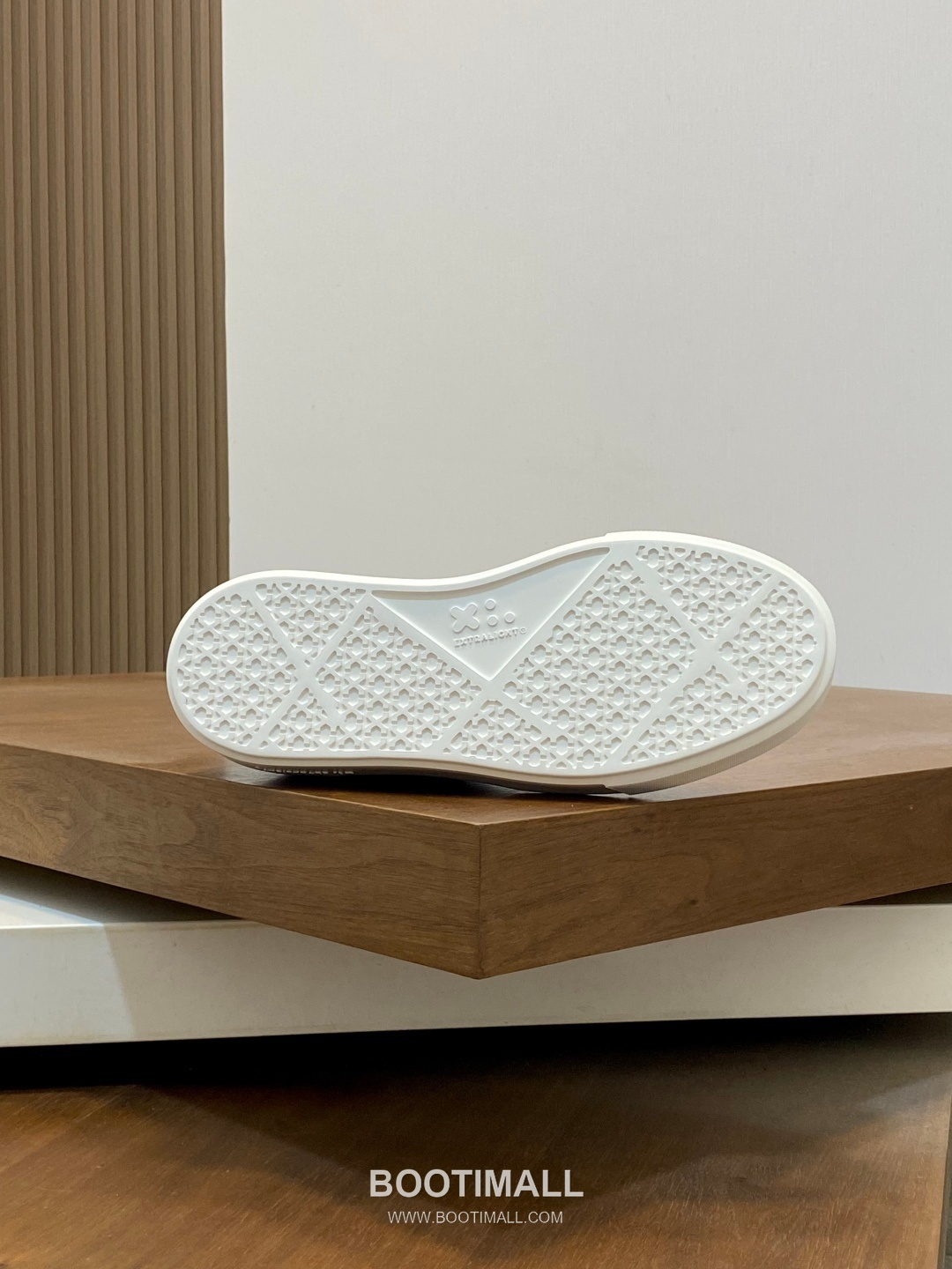 Prada Water Dyed Calfskin Low Sneakers with Logo Detail 프라다 워터염색 카프스킨 로우 스니커즈 로고 디테일 4.0cm 9