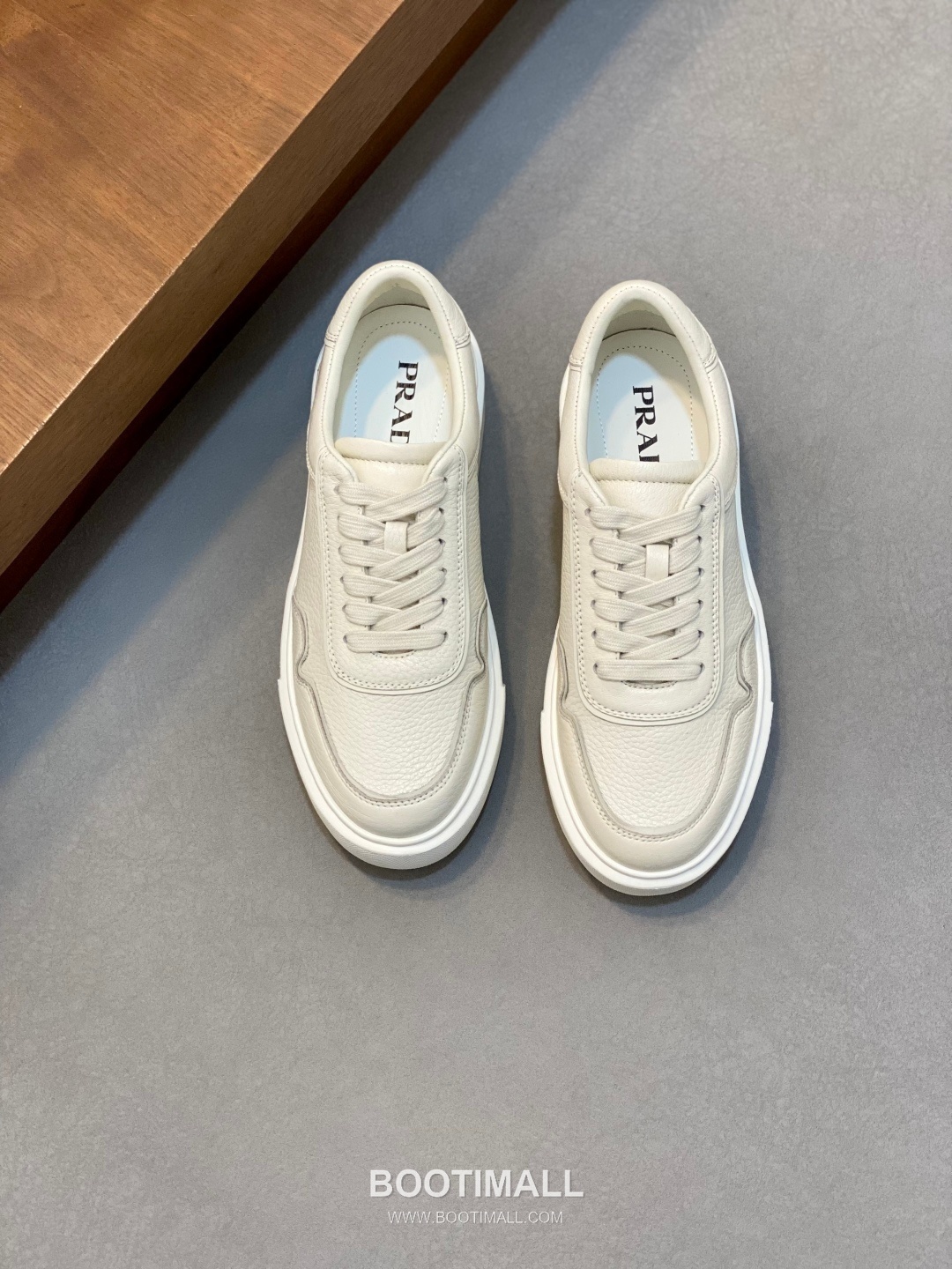 Prada Water Dyed Calfskin Low Sneakers with Logo Detail 프라다 워터염색 카프스킨 로우 스니커즈 로고 디테일 4.0cm 1