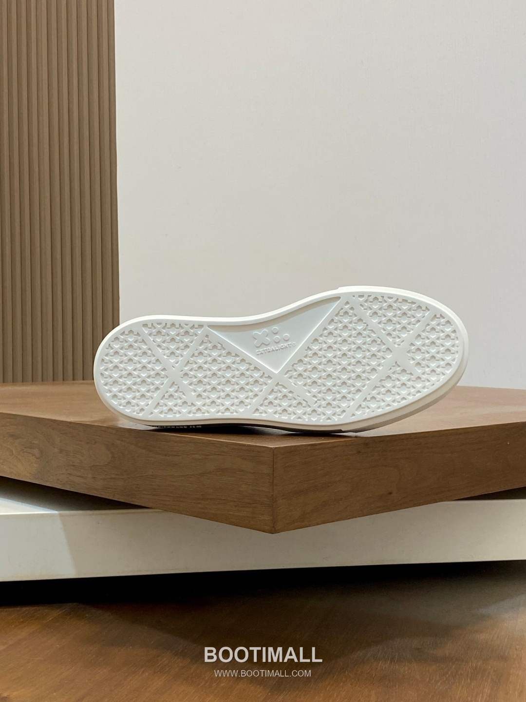 Prada Water Dyed Calfskin Low Sneakers with Logo Detail 프라다 워터염색 카프스킨 로우 스니커즈 로고 디테일 4.0cm 9