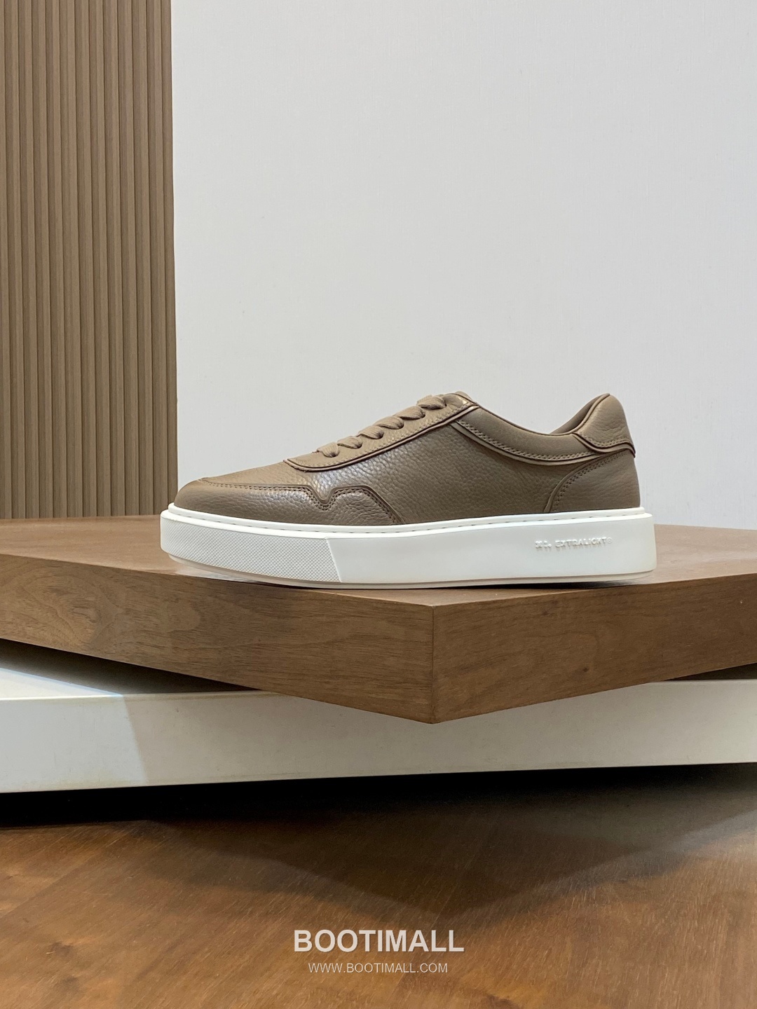 Prada Water Dyed Calfskin Low Sneakers with Logo Detail 프라다 워터염색 카프스킨 로우 스니커즈 로고 디테일 4.0cm 2