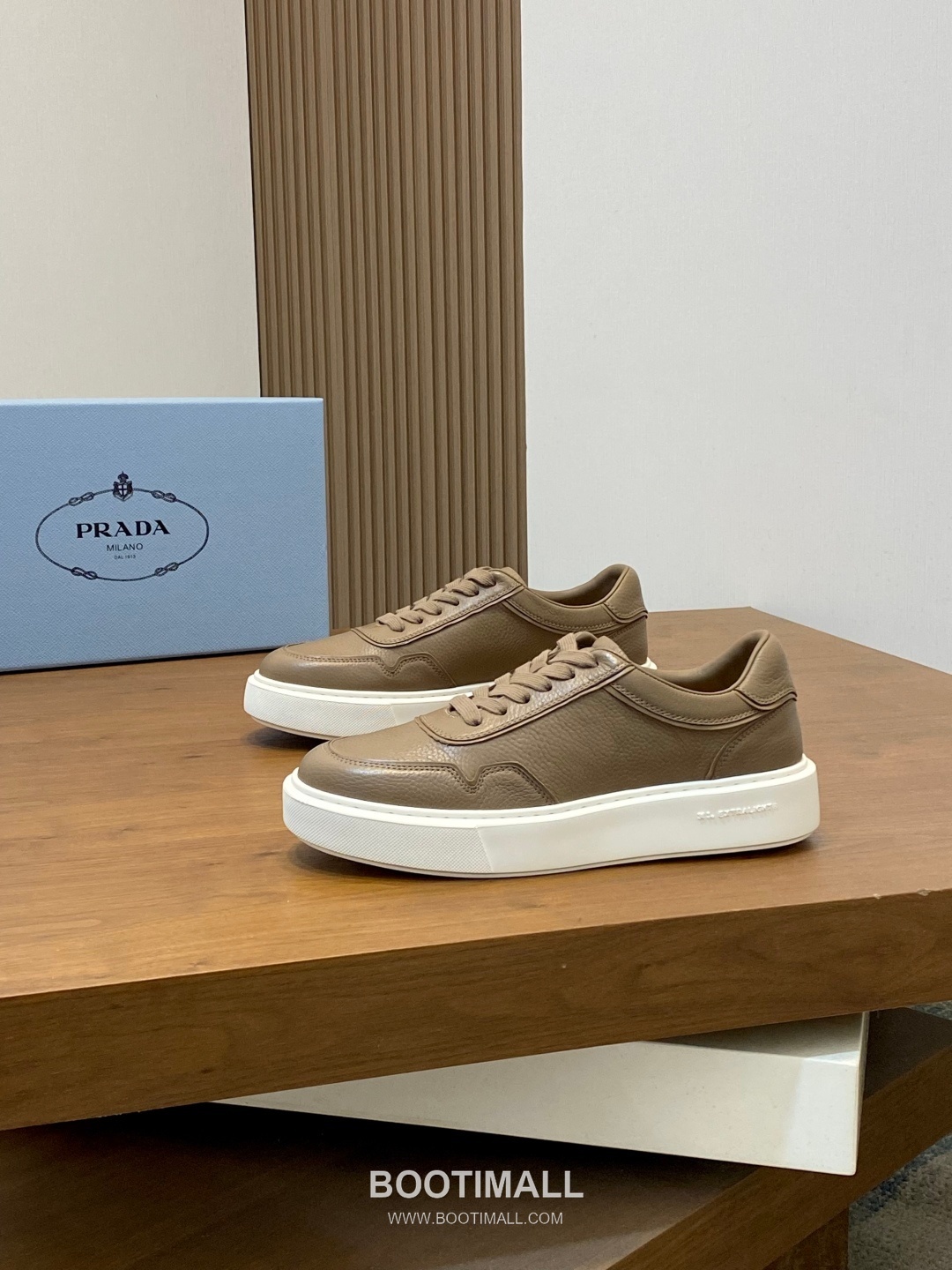 Prada Water Dyed Calfskin Low Sneakers with Logo Detail 프라다 워터염색 카프스킨 로우 스니커즈 로고 디테일 4.0cm 3