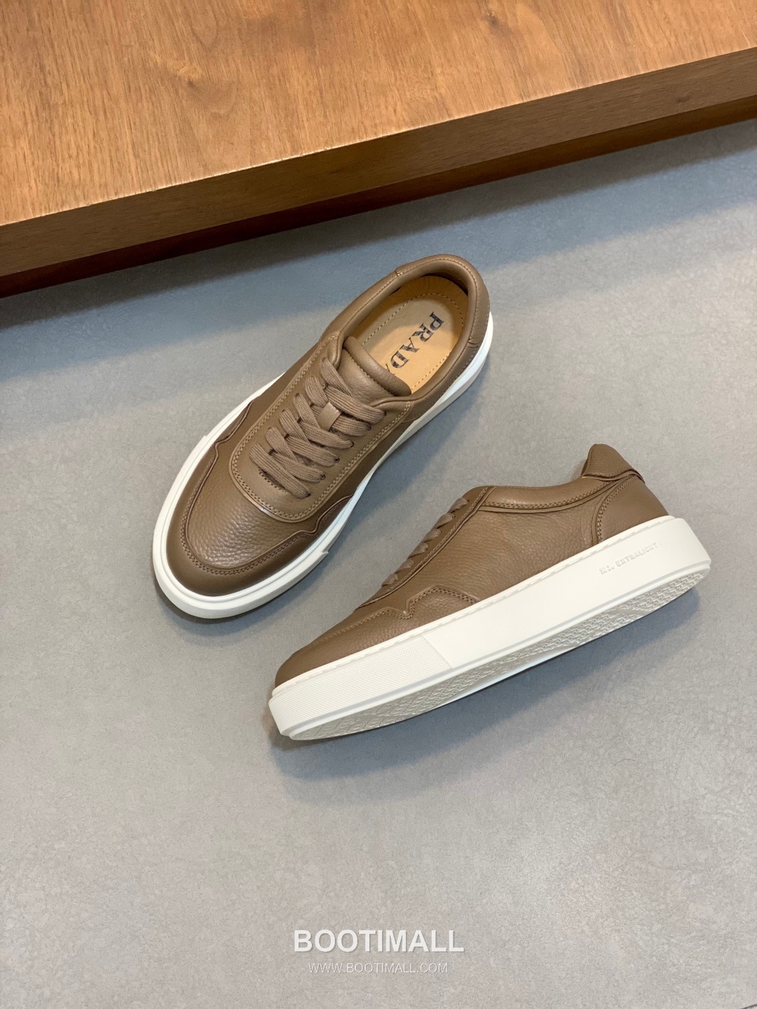Prada Water Dyed Calfskin Low Sneakers with Logo Detail 프라다 워터염색 카프스킨 로우 스니커즈 로고 디테일 4.0cm 5