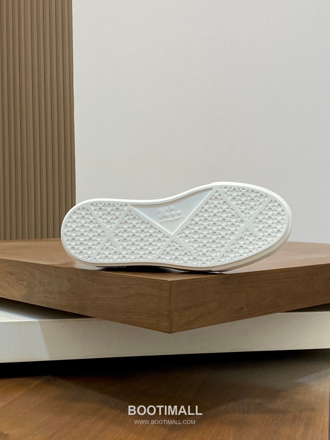 Prada Water Dyed Calfskin Low Sneakers with Logo Detail 프라다 워터염색 카프스킨 로우 스니커즈 로고 디테일 4.0cm 9