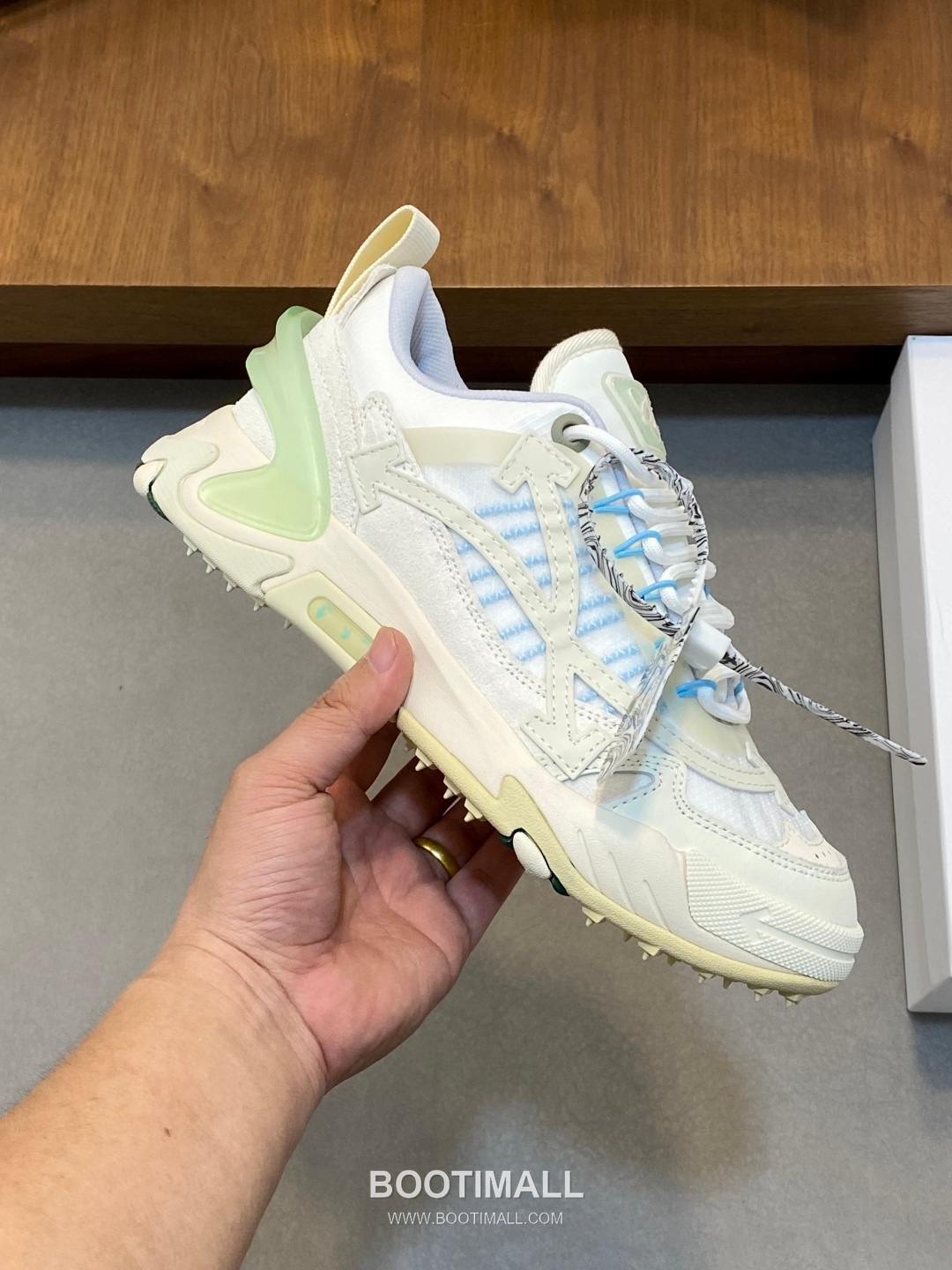 Off-White Hiking Suede Mesh Low Sneakers with Spike Rubber Sole Detail 오프화이트 하이킹 스웨이드 메쉬 로우 스니커즈 스파이크 러버솔 디테일 4.5cm 4