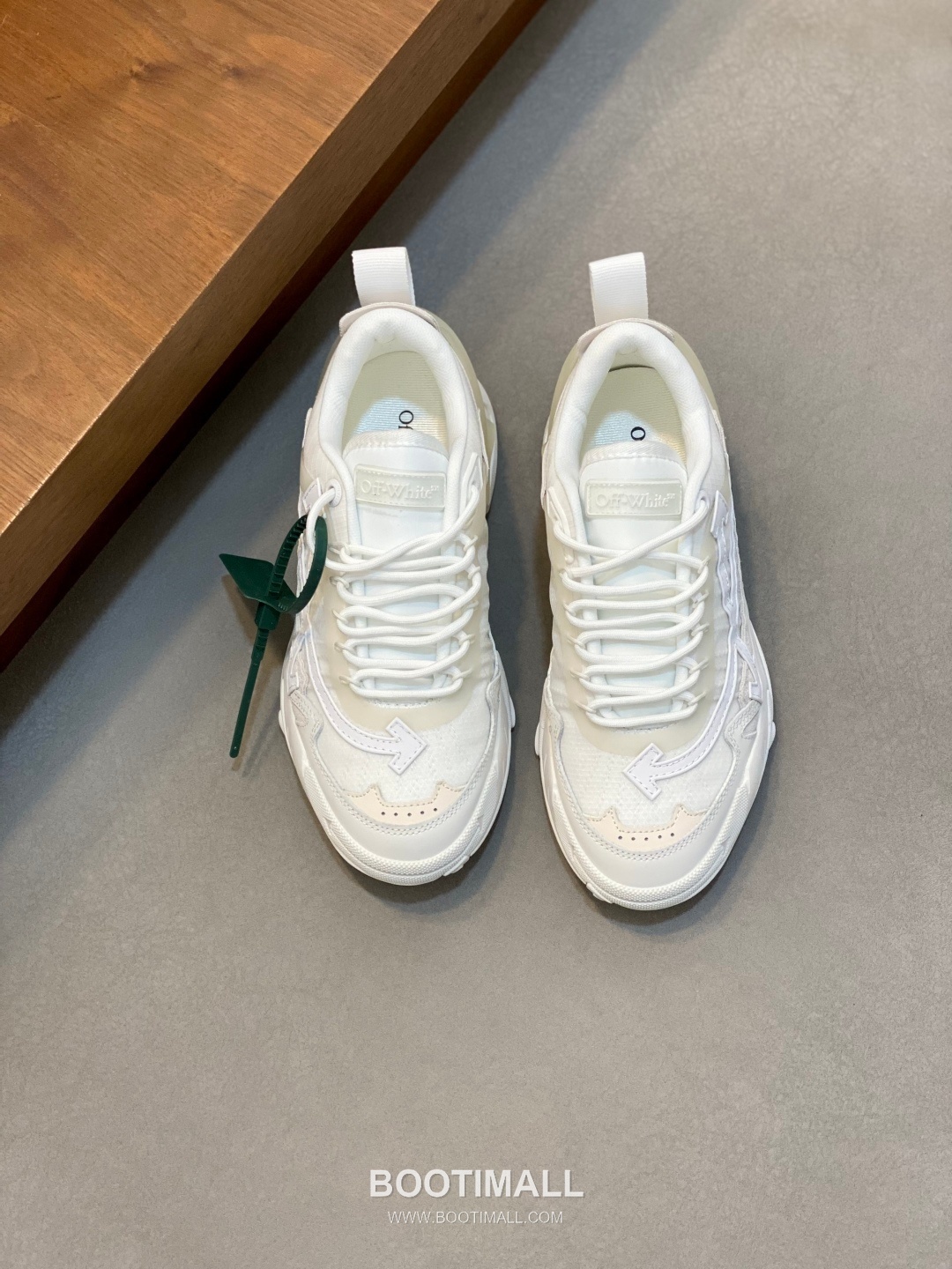 Off-White Hiking Suede Mesh Low Sneakers with Spike Rubber Sole Detail 오프화이트 하이킹 스웨이드 메쉬 로우 스니커즈 스파이크 러버솔 디테일 4.5cm 1