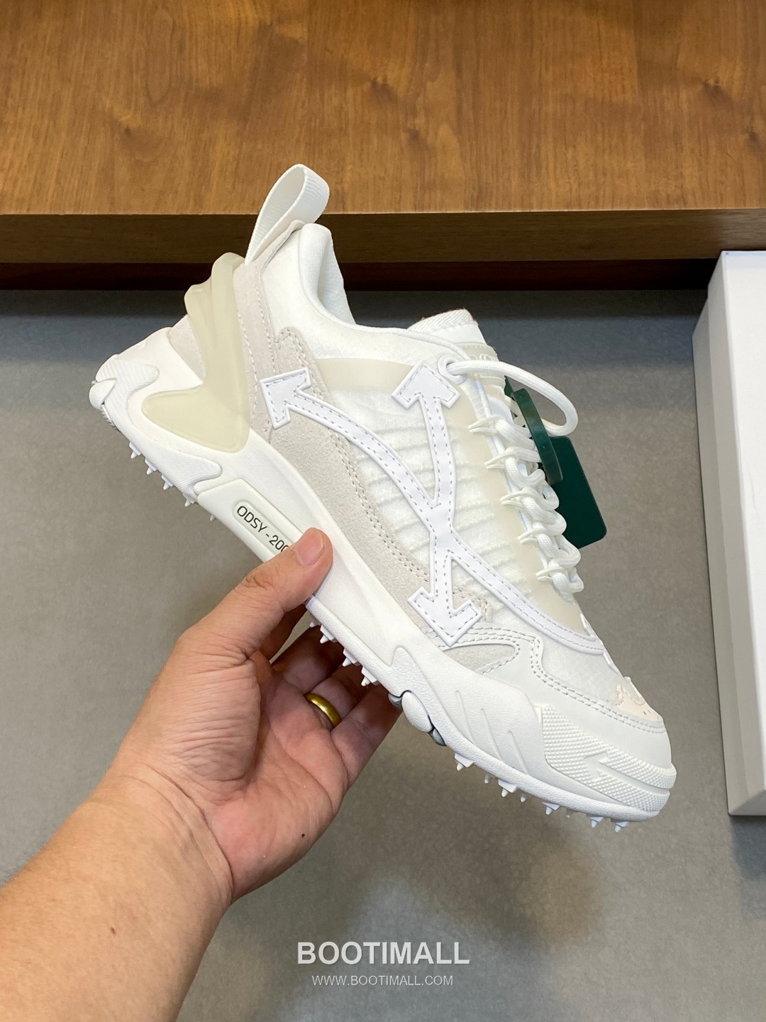 Off-White Hiking Suede Mesh Low Sneakers with Spike Rubber Sole Detail 오프화이트 하이킹 스웨이드 메쉬 로우 스니커즈 스파이크 러버솔 디테일 4.5cm 4