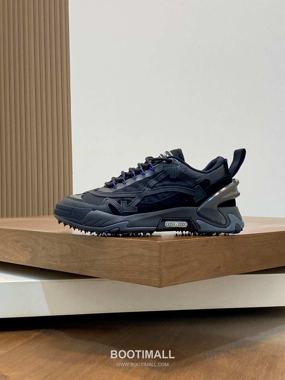 Off-White Hiking Suede Mesh Low Sneakers with Spike Rubber Sole Detail 오프화이트 하이킹 스웨이드 메쉬 로우 스니커즈 스파이크 러버솔 디테일 4.5cm 2