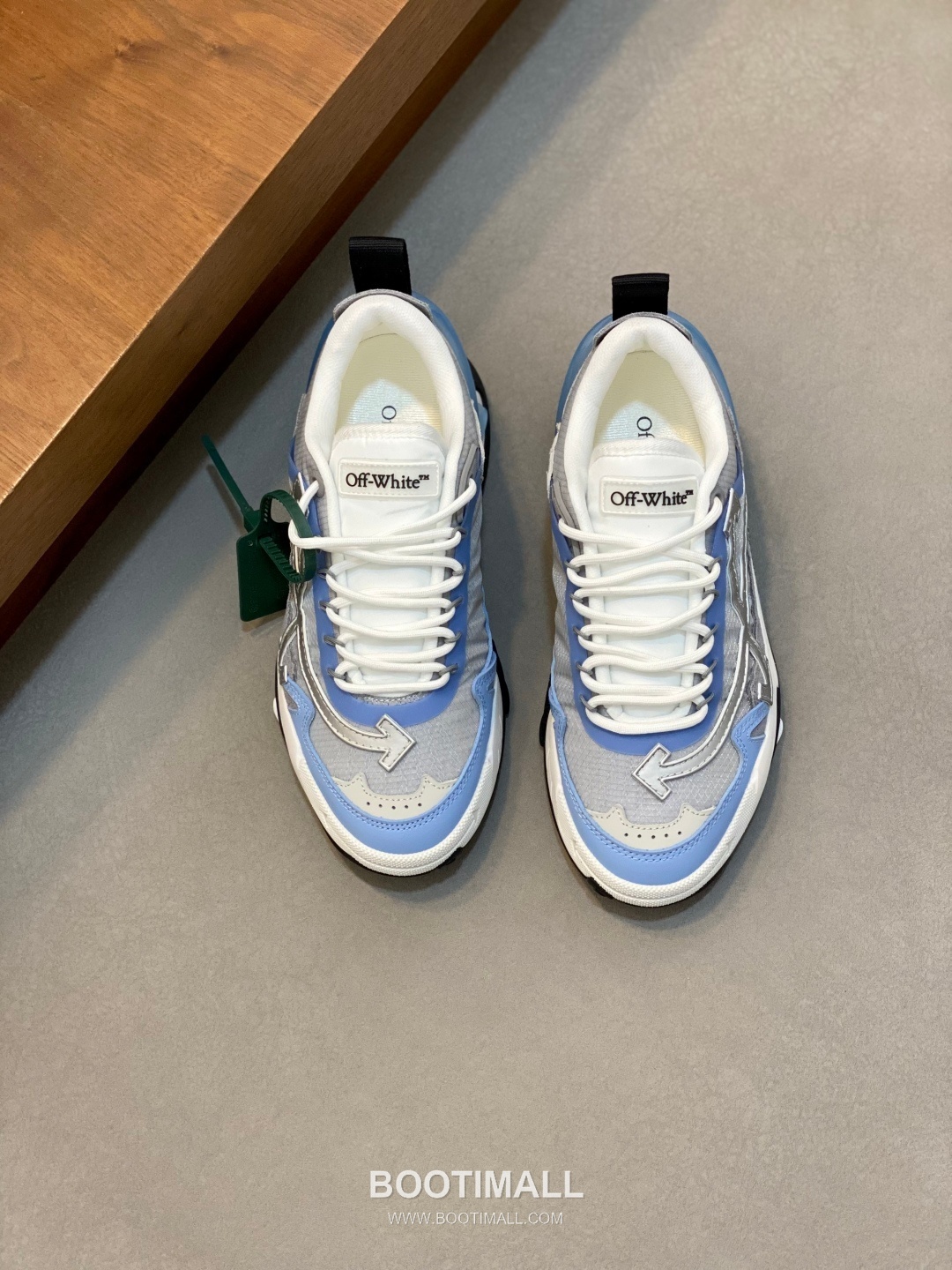 Off-White Hiking Suede Mesh Low Sneakers with Spike Rubber Sole Detail 오프화이트 하이킹 스웨이드 메쉬 로우 스니커즈 스파이크 러버솔 디테일 4.5cm 1