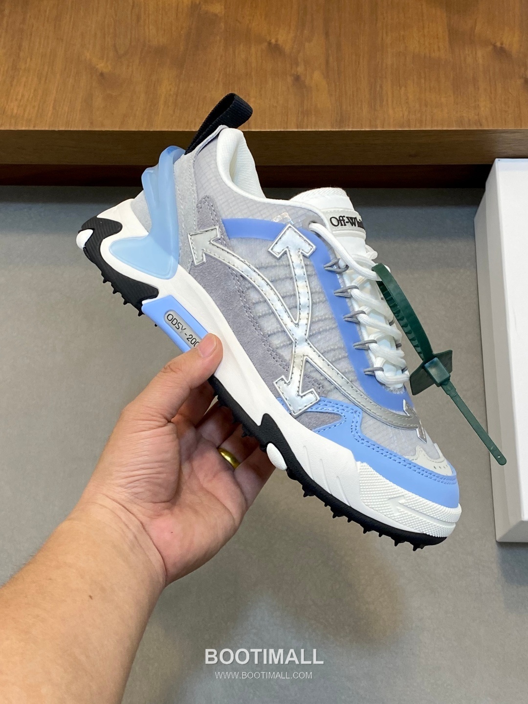 Off-White Hiking Suede Mesh Low Sneakers with Spike Rubber Sole Detail 오프화이트 하이킹 스웨이드 메쉬 로우 스니커즈 스파이크 러버솔 디테일 4.5cm 4