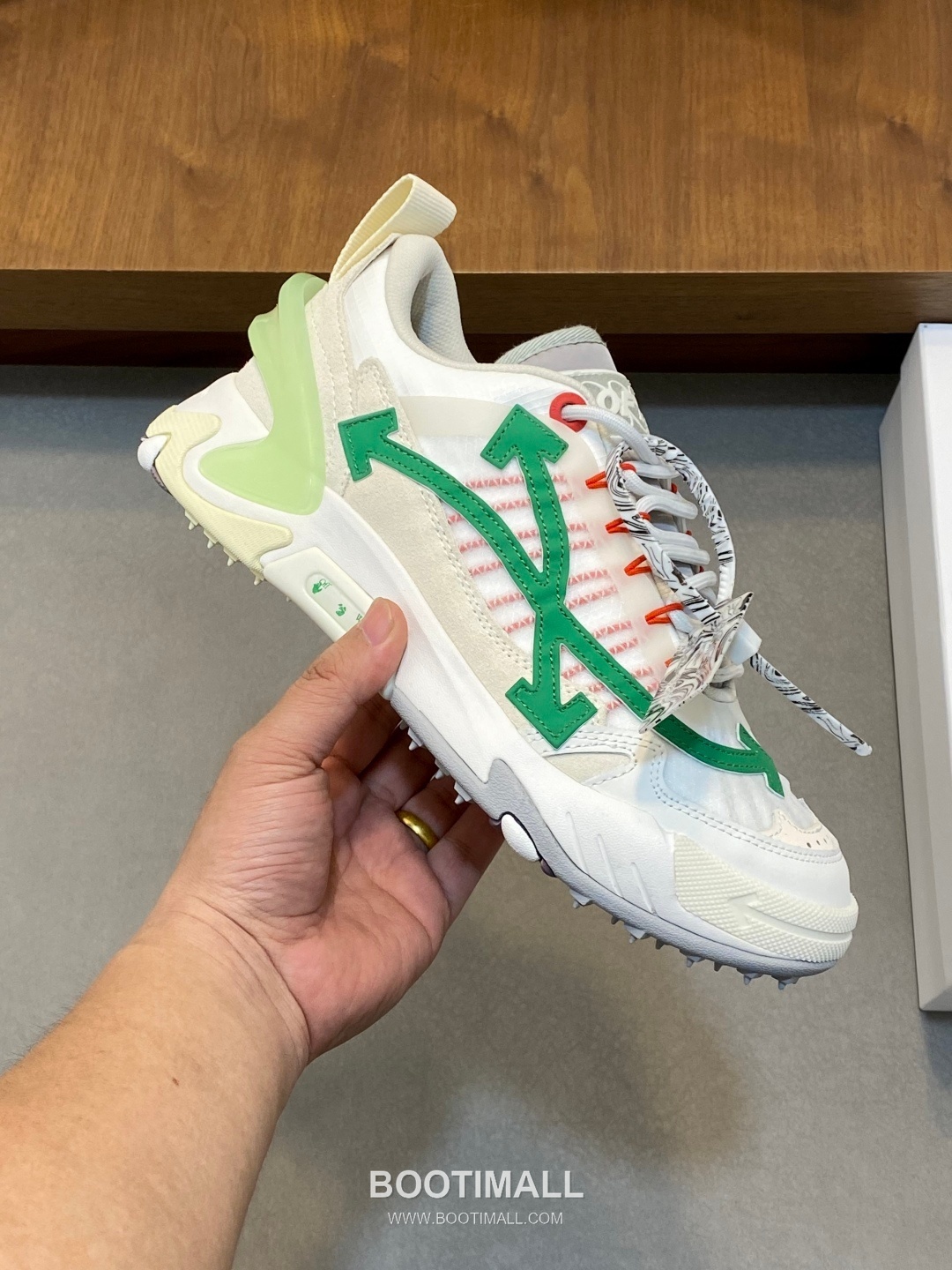 Off-White Hiking Suede Mesh Low Sneakers with Spike Rubber Sole Detail 오프화이트 하이킹 스웨이드 메쉬 로우 스니커즈 스파이크 러버솔 디테일 4.5cm 4