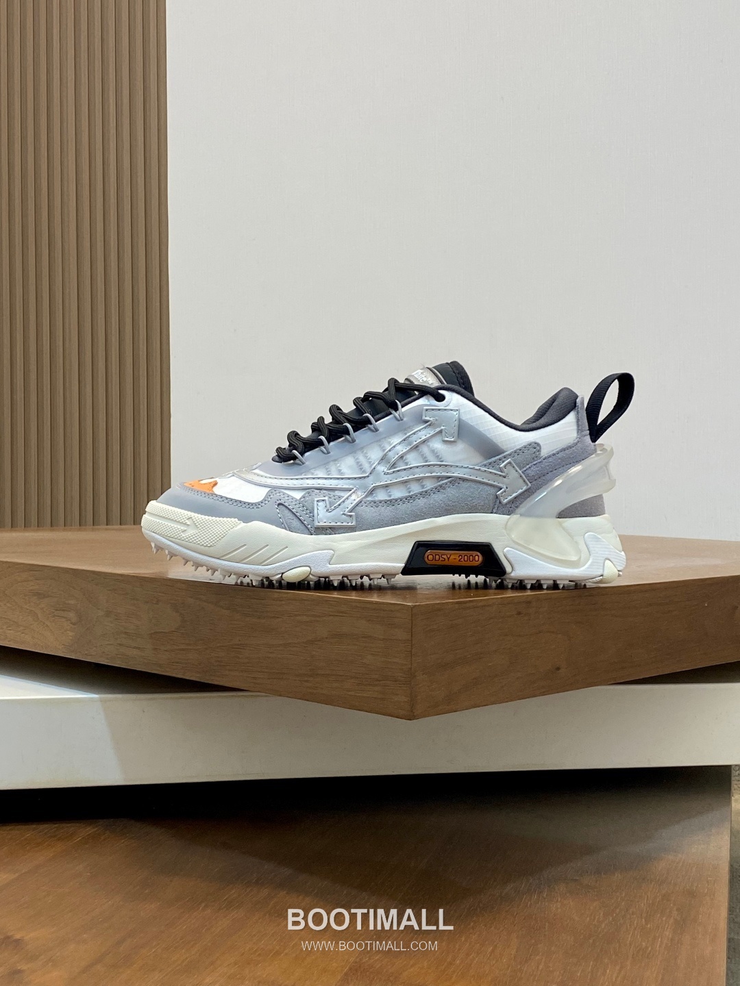 Off-White Hiking Suede Mesh Low Sneakers with Spike Rubber Sole Detail 오프화이트 하이킹 스웨이드 메쉬 로우 스니커즈 스파이크 러버솔 디테일 4.5cm 2