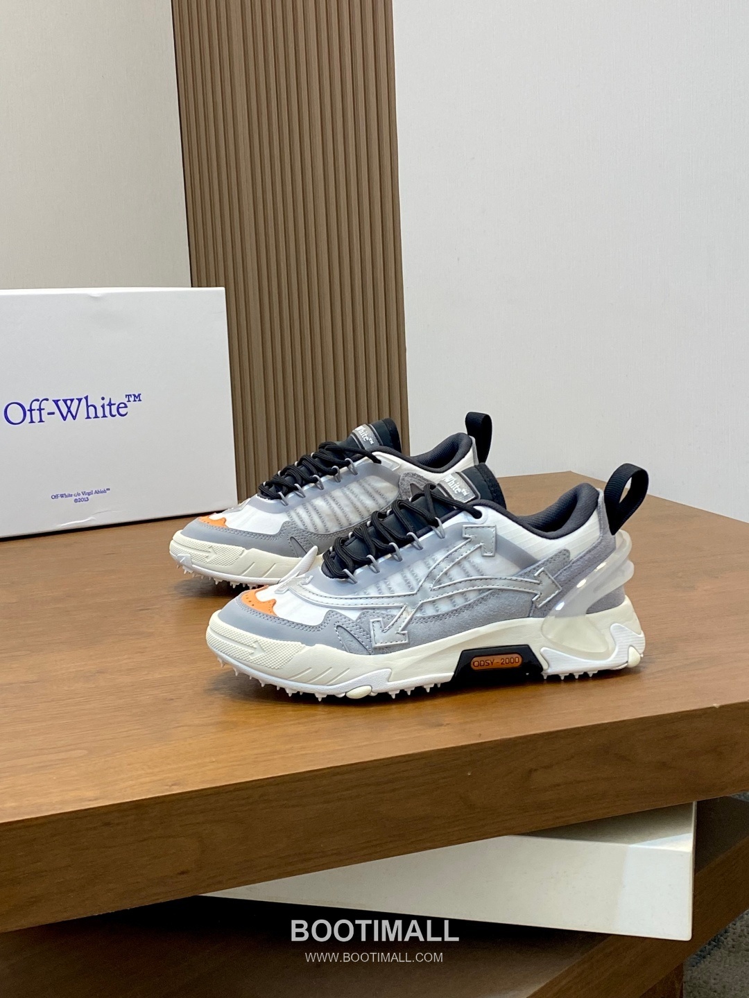 Off-White Hiking Suede Mesh Low Sneakers with Spike Rubber Sole Detail 오프화이트 하이킹 스웨이드 메쉬 로우 스니커즈 스파이크 러버솔 디테일 4.5cm 3