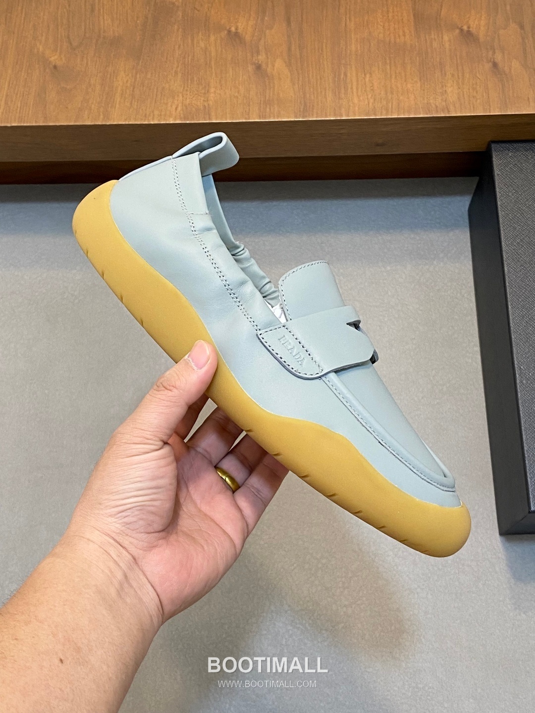 Prada Calfskin Slip-On Low Sneakers with Stitching Detail 프라다 카프스킨 슬립온 로우 스니커즈 스티칭 디테일 4.0cm 4