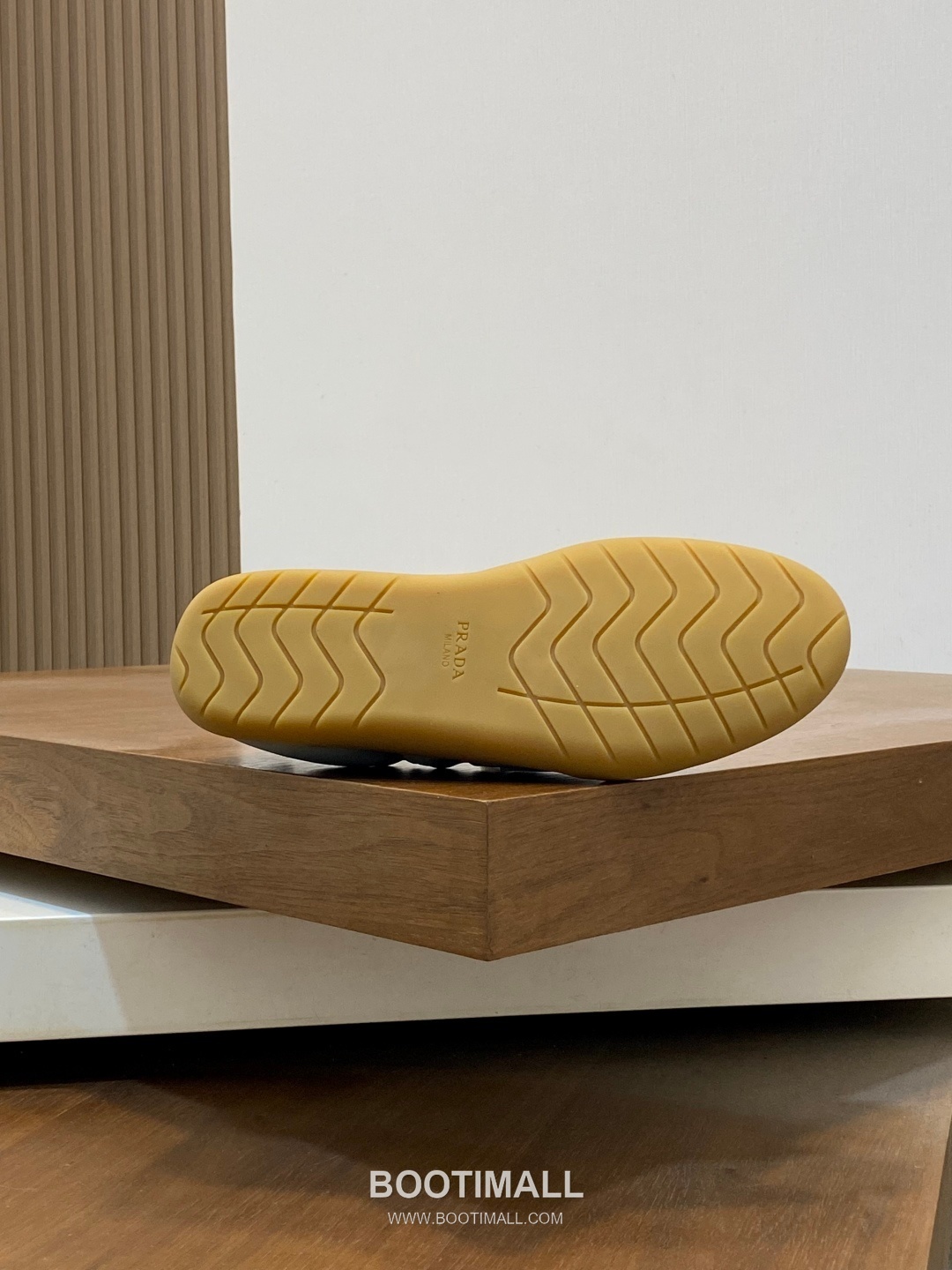 Prada Calfskin Slip-On Low Sneakers with Stitching Detail 프라다 카프스킨 슬립온 로우 스니커즈 스티칭 디테일 4.0cm 9