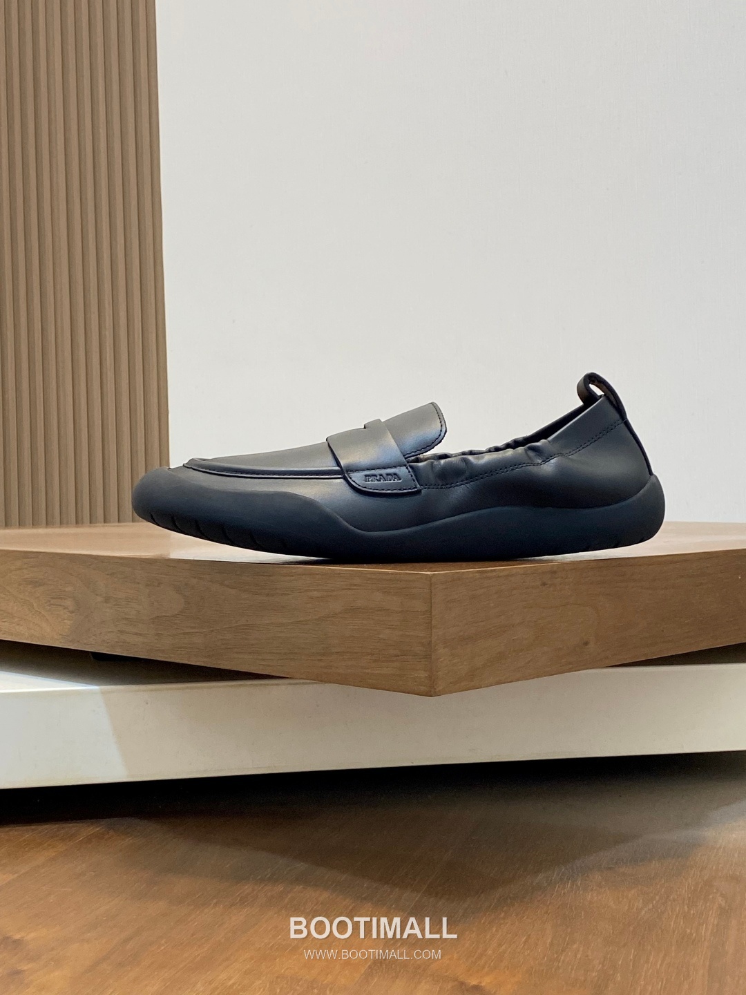 Prada Calfskin Slip-On Low Sneakers with Stitching Detail 프라다 카프스킨 슬립온 로우 스니커즈 스티칭 디테일 4.0cm 2