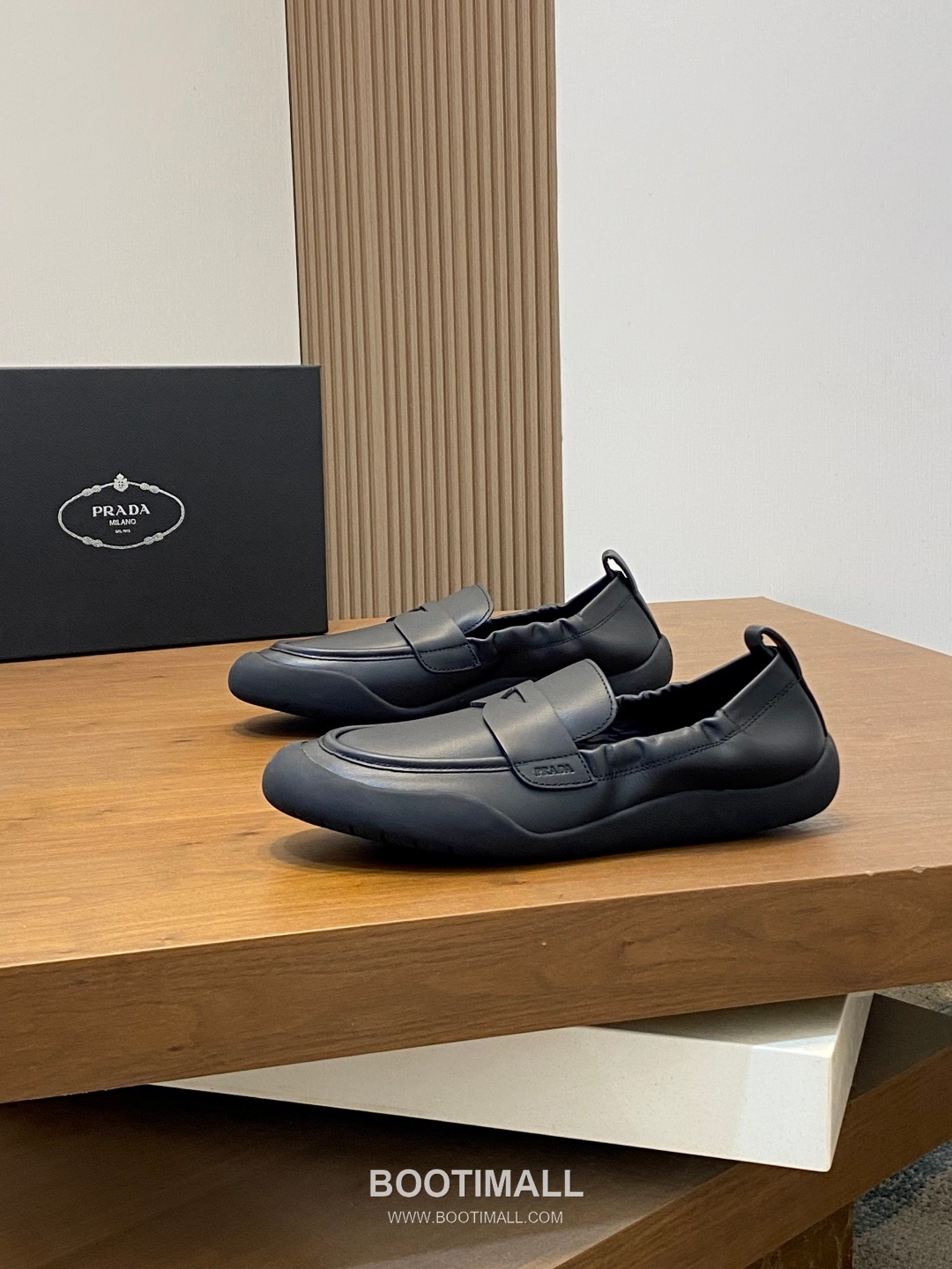 Prada Calfskin Slip-On Low Sneakers with Stitching Detail 프라다 카프스킨 슬립온 로우 스니커즈 스티칭 디테일 4.0cm 3