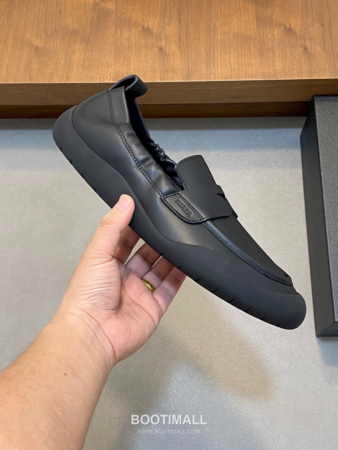 Prada Calfskin Slip-On Low Sneakers with Stitching Detail 프라다 카프스킨 슬립온 로우 스니커즈 스티칭 디테일 4.0cm 4