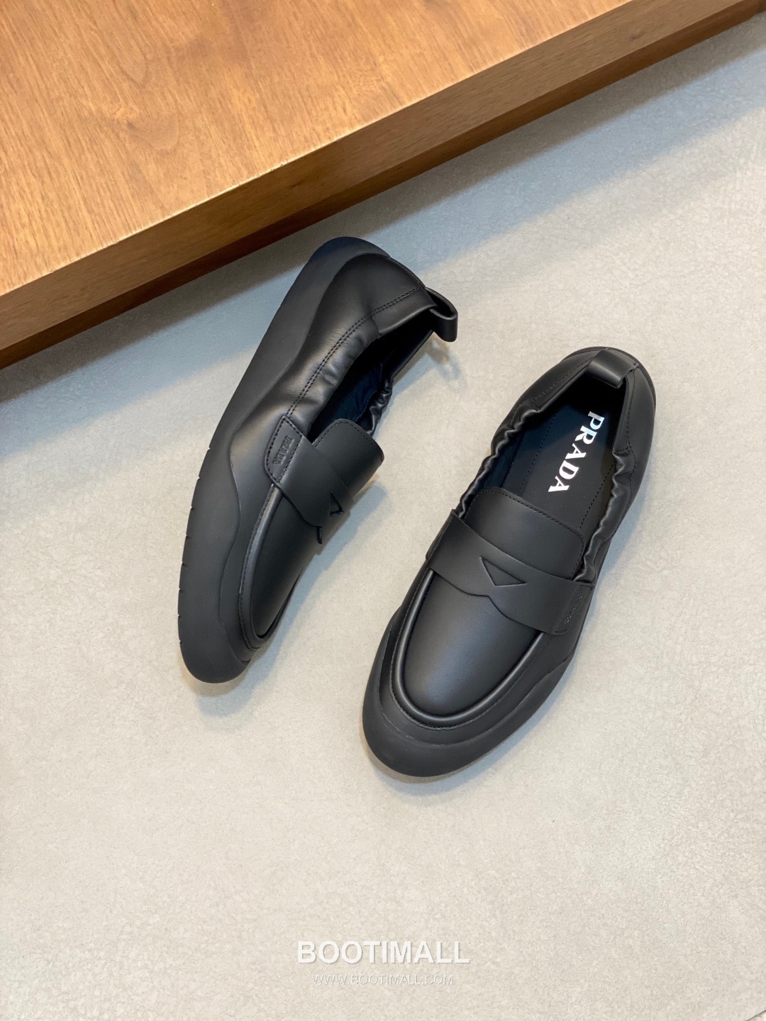 Prada Calfskin Slip-On Low Sneakers with Stitching Detail 프라다 카프스킨 슬립온 로우 스니커즈 스티칭 디테일 4.0cm 5