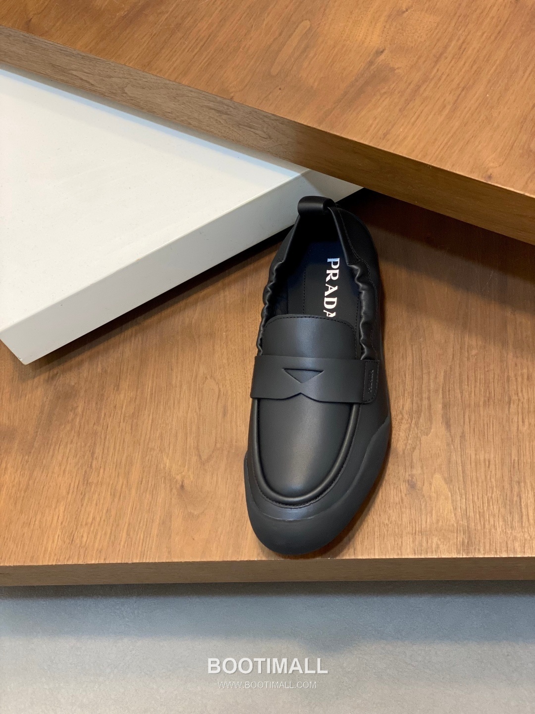 Prada Calfskin Slip-On Low Sneakers with Stitching Detail 프라다 카프스킨 슬립온 로우 스니커즈 스티칭 디테일 4.0cm 6