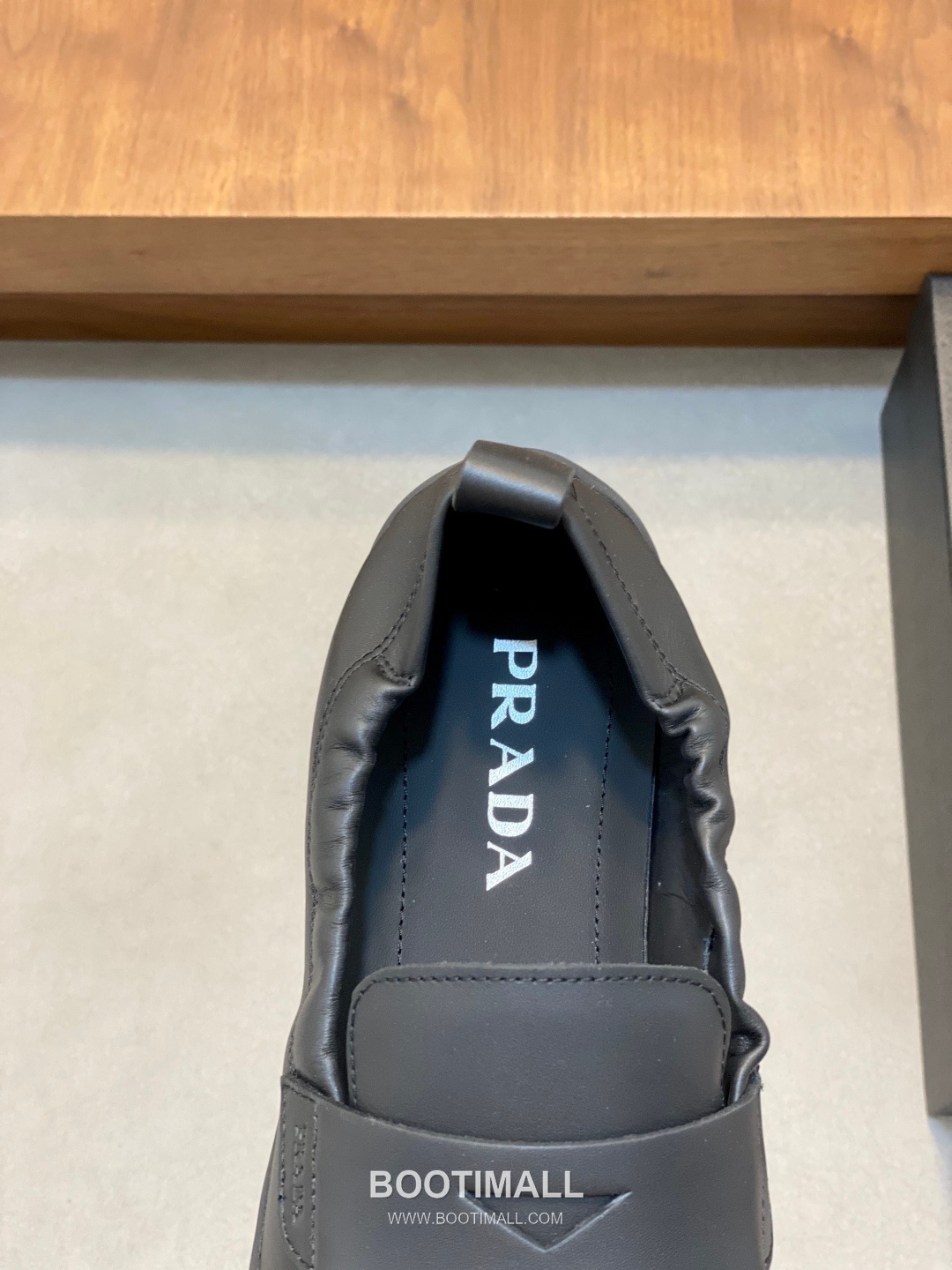Prada Calfskin Slip-On Low Sneakers with Stitching Detail 프라다 카프스킨 슬립온 로우 스니커즈 스티칭 디테일 4.0cm 7