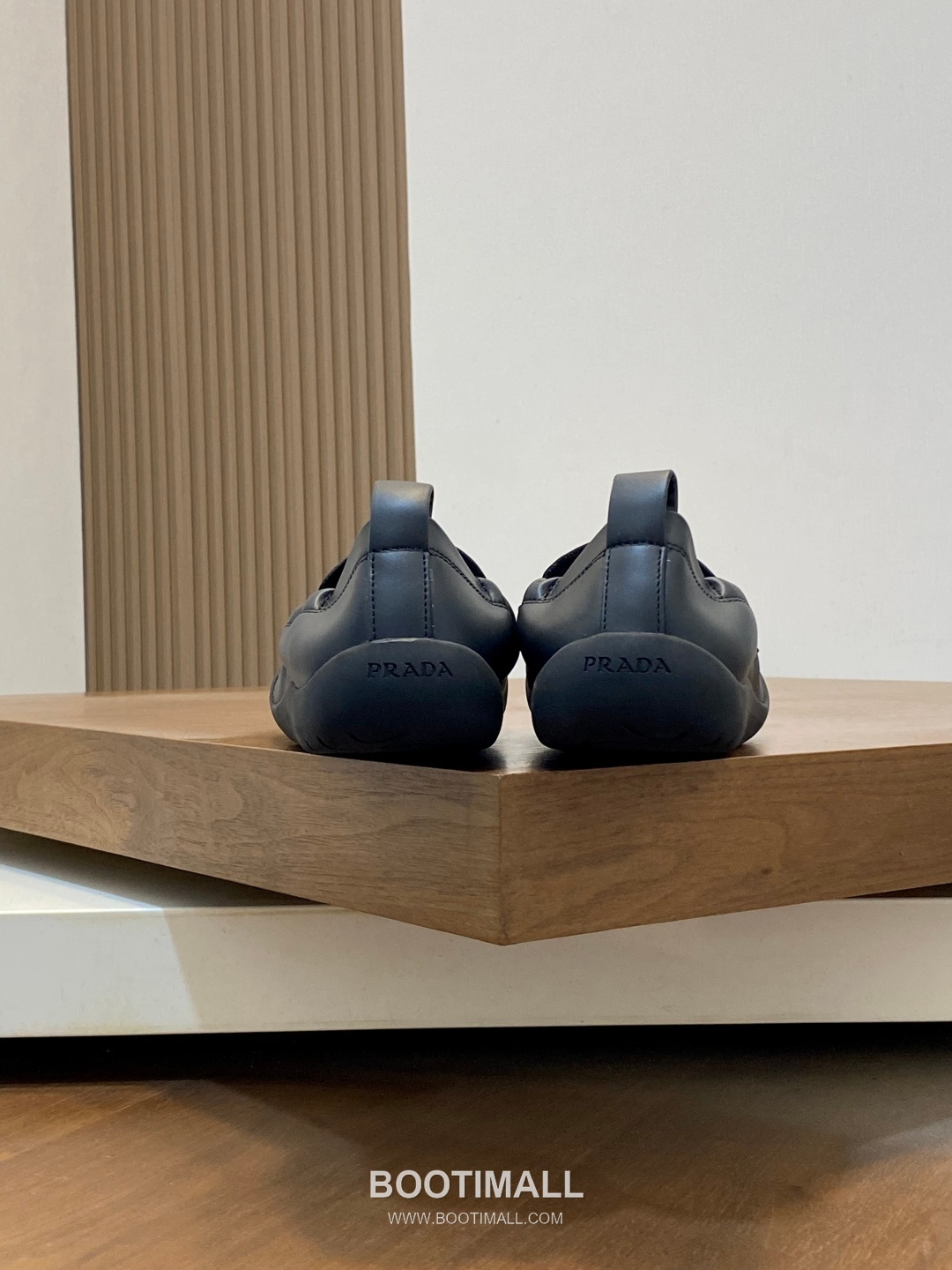 Prada Calfskin Slip-On Low Sneakers with Stitching Detail 프라다 카프스킨 슬립온 로우 스니커즈 스티칭 디테일 4.0cm 8