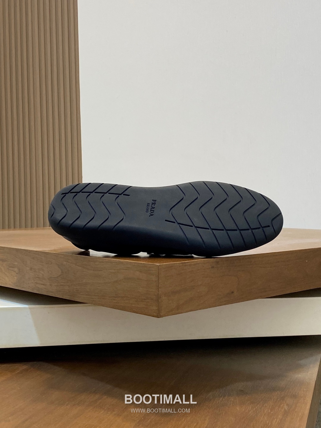 Prada Calfskin Slip-On Low Sneakers with Stitching Detail 프라다 카프스킨 슬립온 로우 스니커즈 스티칭 디테일 4.0cm 9