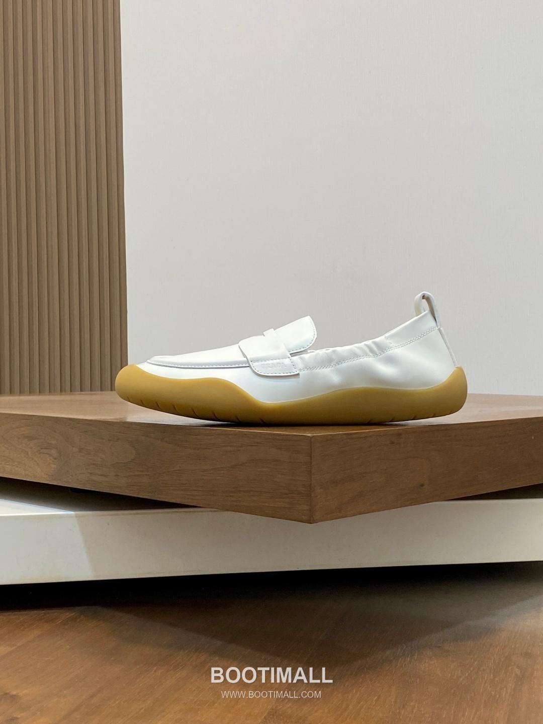 Prada Calfskin Slip-On Low Sneakers with Stitching Detail 프라다 카프스킨 슬립온 로우 스니커즈 스티칭 디테일 4.0cm 2