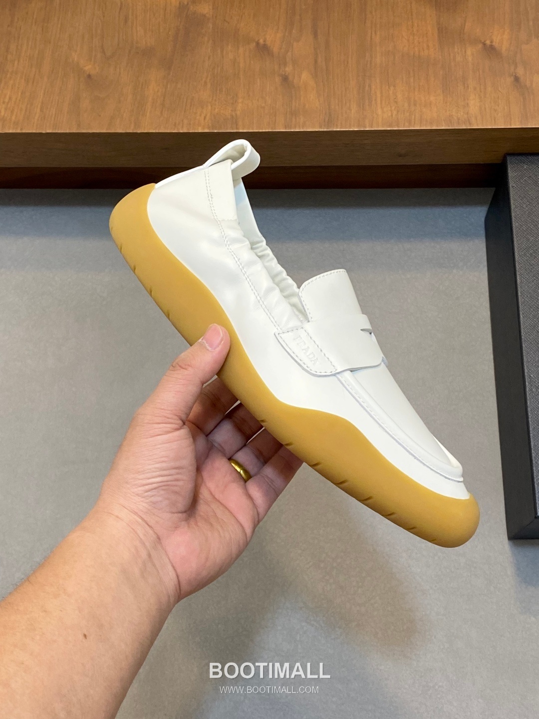 Prada Calfskin Slip-On Low Sneakers with Stitching Detail 프라다 카프스킨 슬립온 로우 스니커즈 스티칭 디테일 4.0cm 4