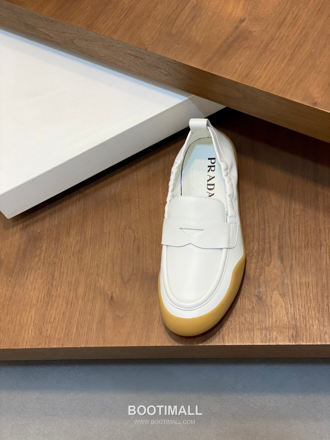 Prada Calfskin Slip-On Low Sneakers with Stitching Detail 프라다 카프스킨 슬립온 로우 스니커즈 스티칭 디테일 4.0cm 6